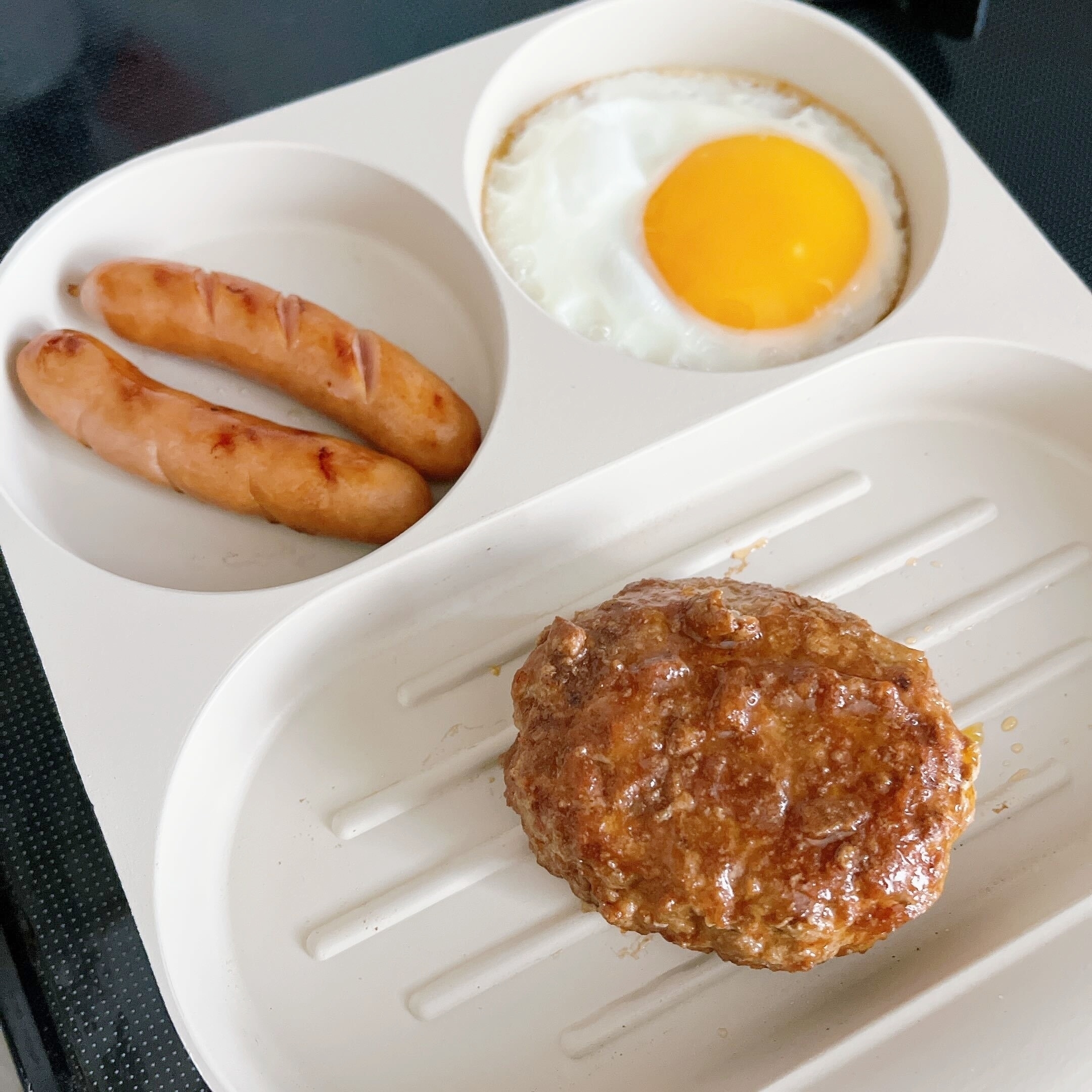 3COINSのおすすめキッチングッズ「仕切り付きフライパン」