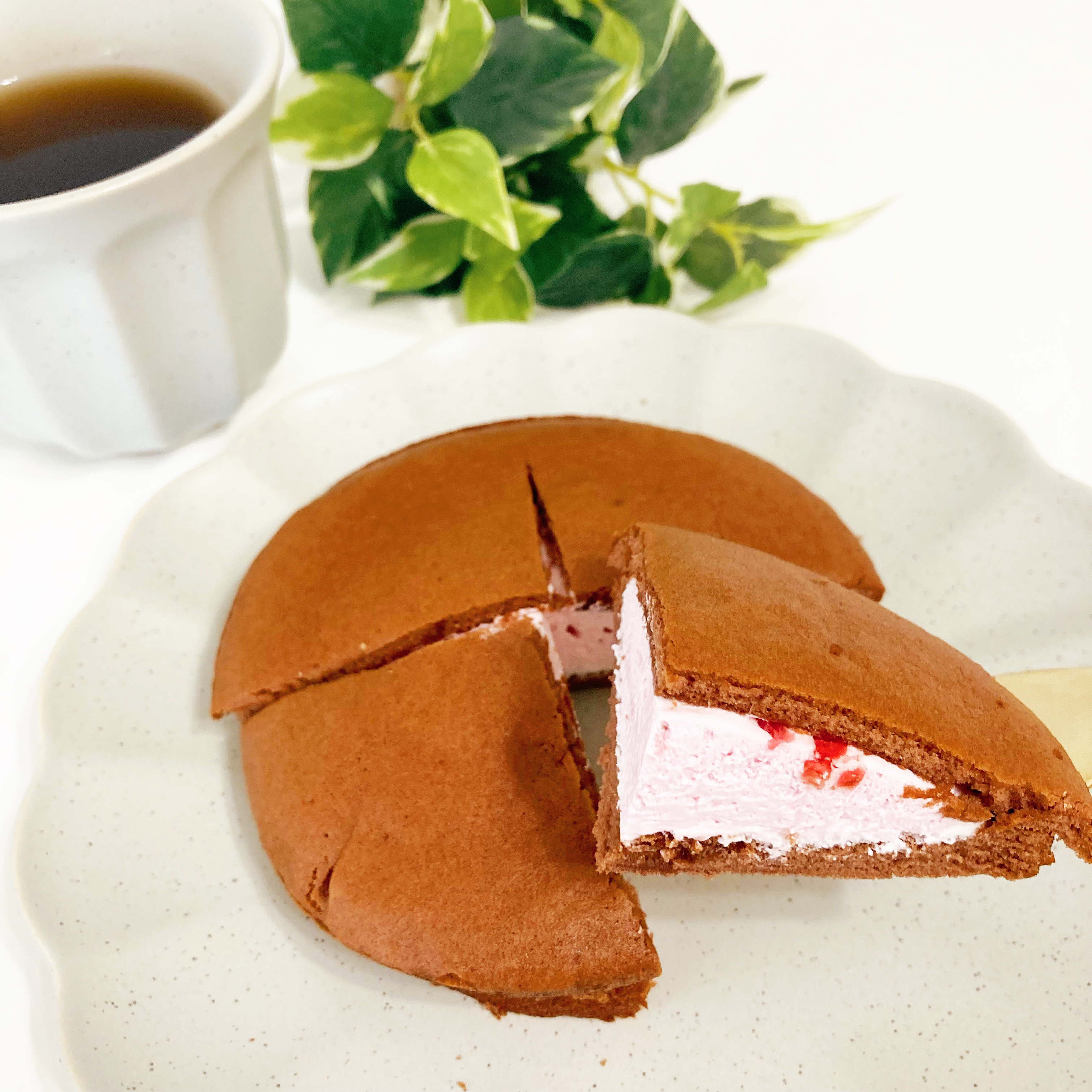 FamilyMart(ファミリーマート)の贅沢スイーツ「ココアダブルクリームサンド」