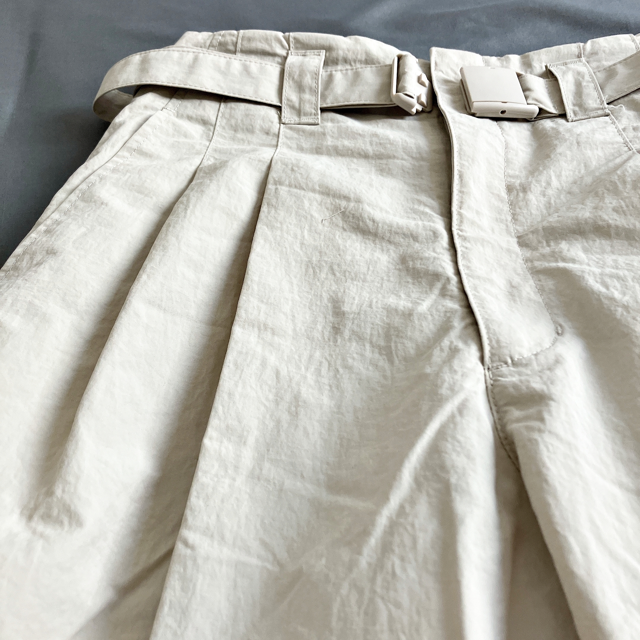 GU（ジーユー）のおすすめボトムス「テックタックコクーンパンツ」