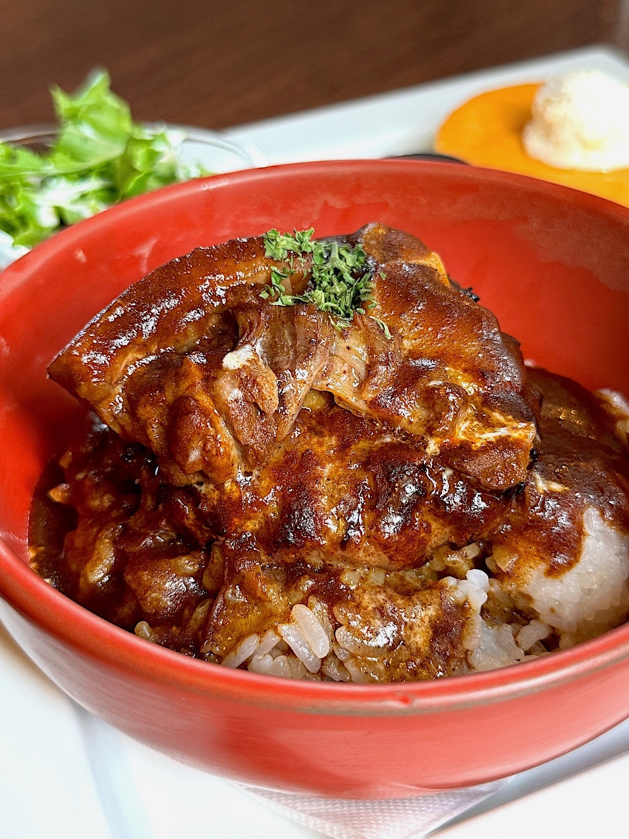 星乃珈琲のおすすめメニュー「ビーフシチューハンバーグライス＆パンケーキプレート」