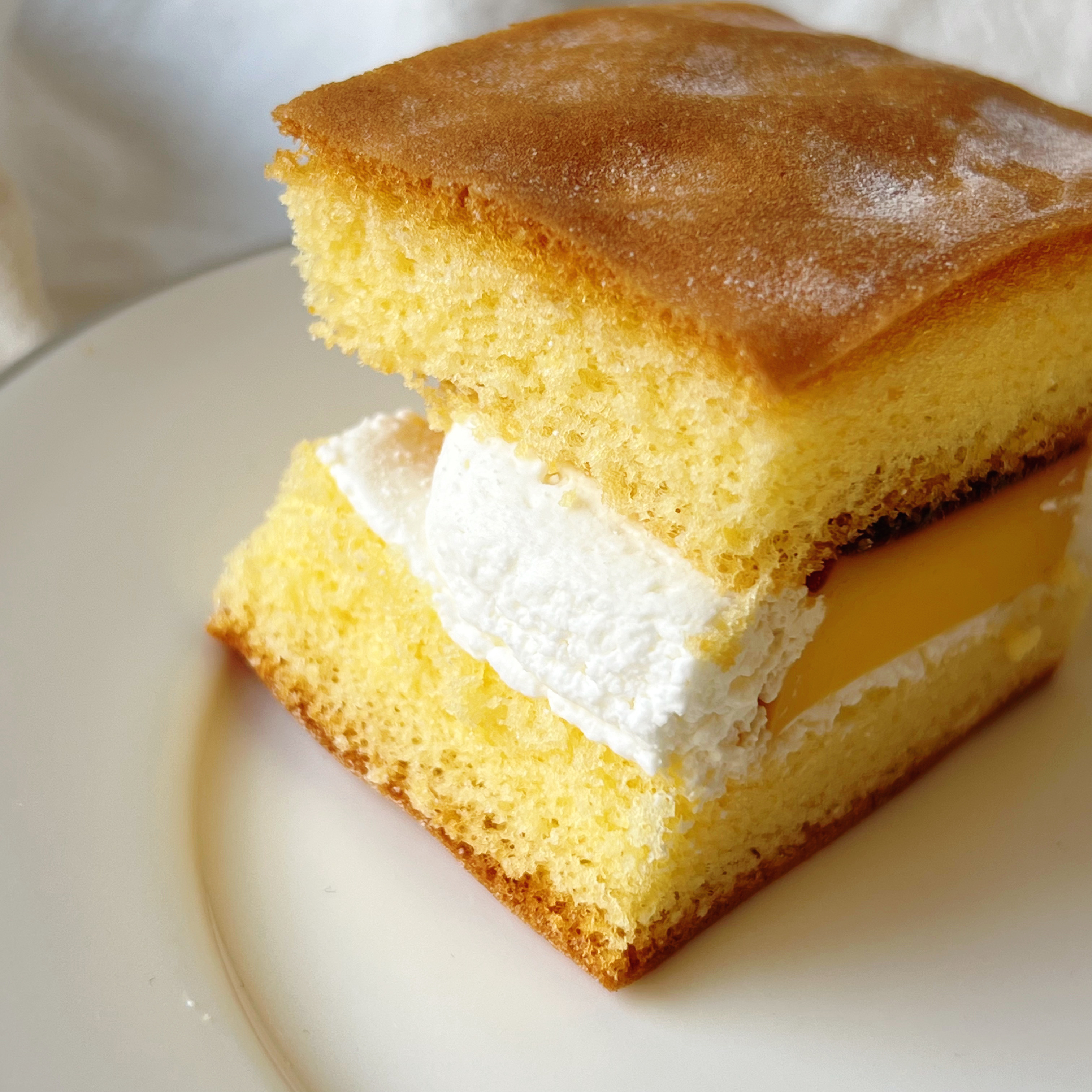 FamilyMart(ファミリーマート)のおすすめスイーツ「プリンサンド」