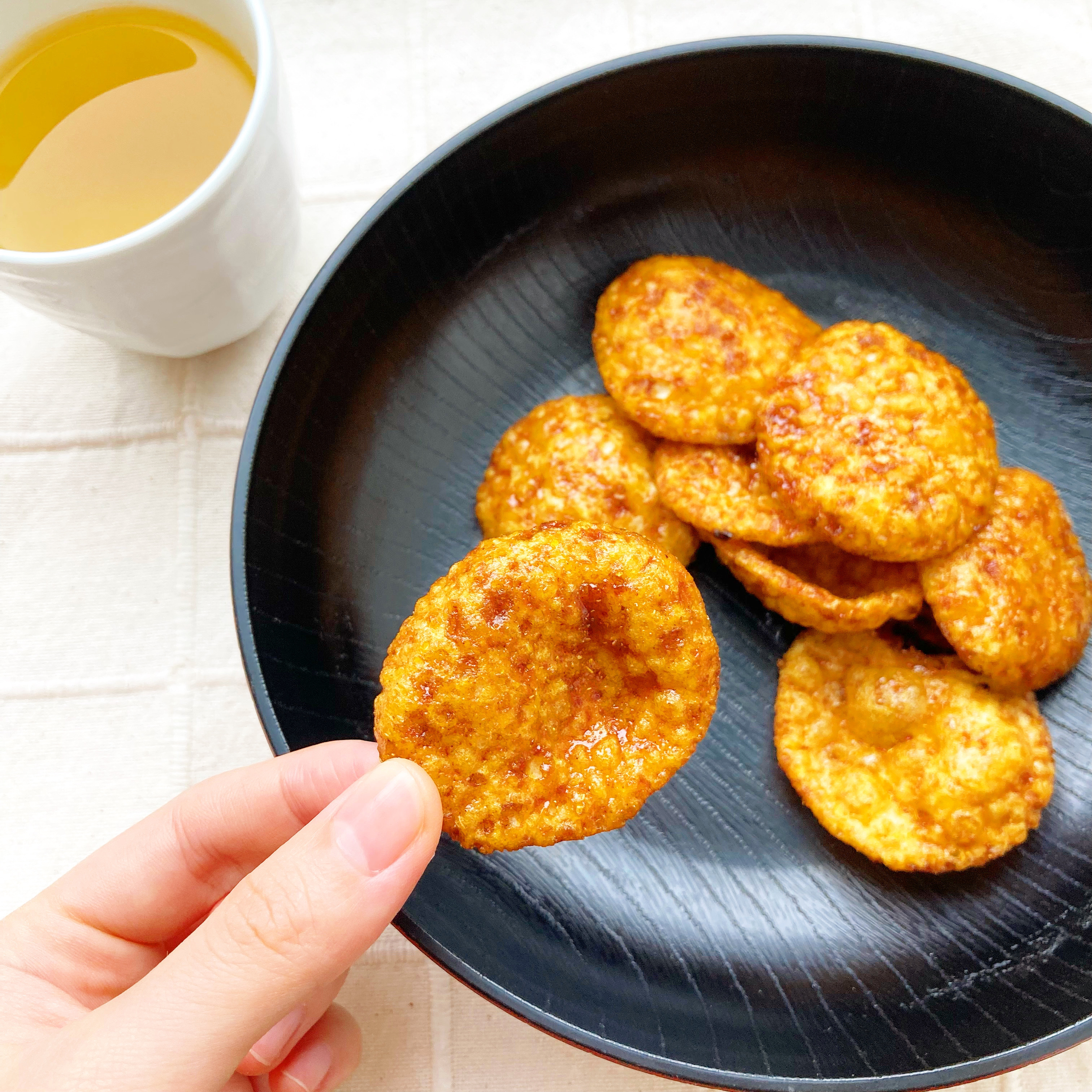 LAWSON（ローソン）のやみつきスナック「濃いめのしっとりカレーせんべい」