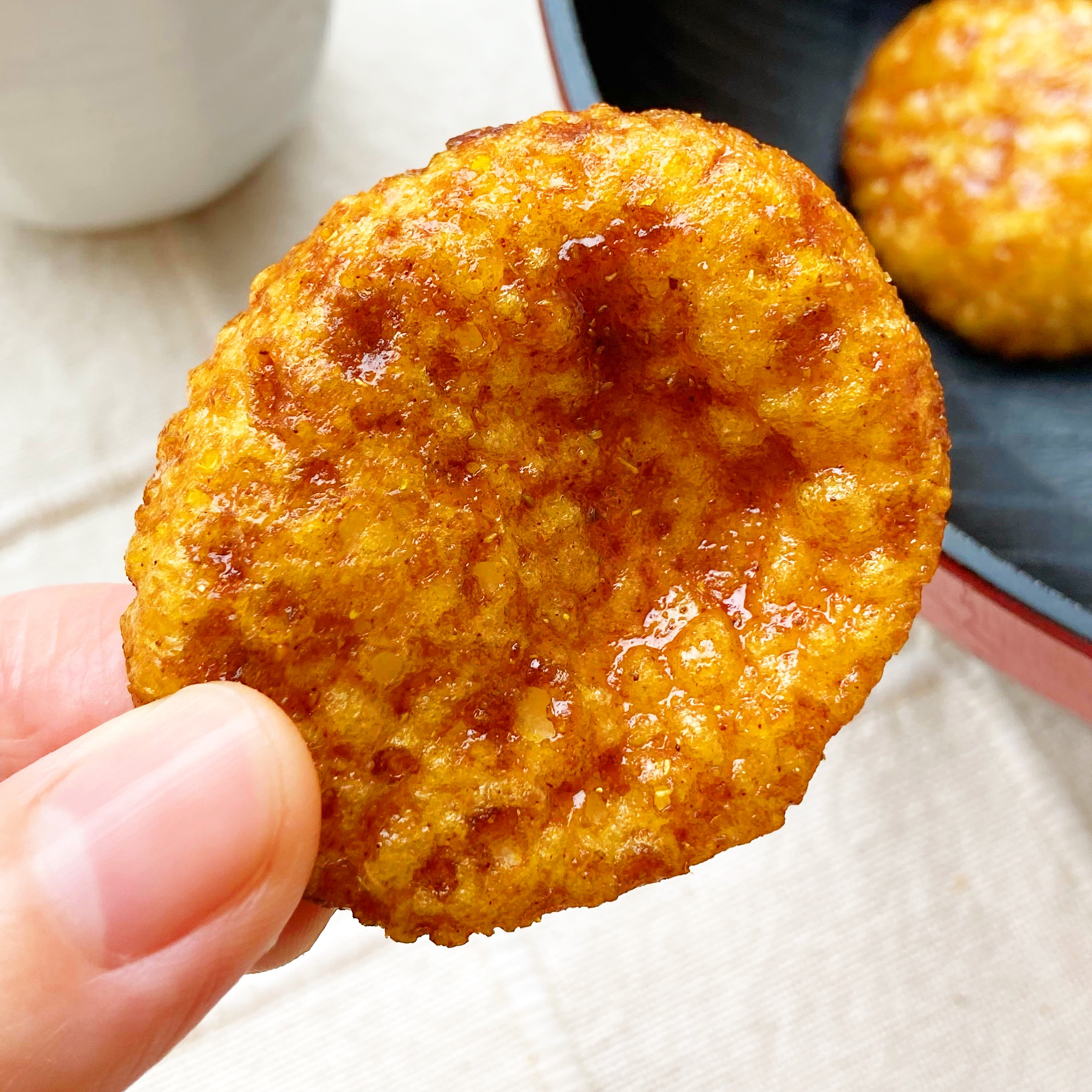 LAWSON（ローソン）のやみつきスナック「濃いめのしっとりカレーせんべい」