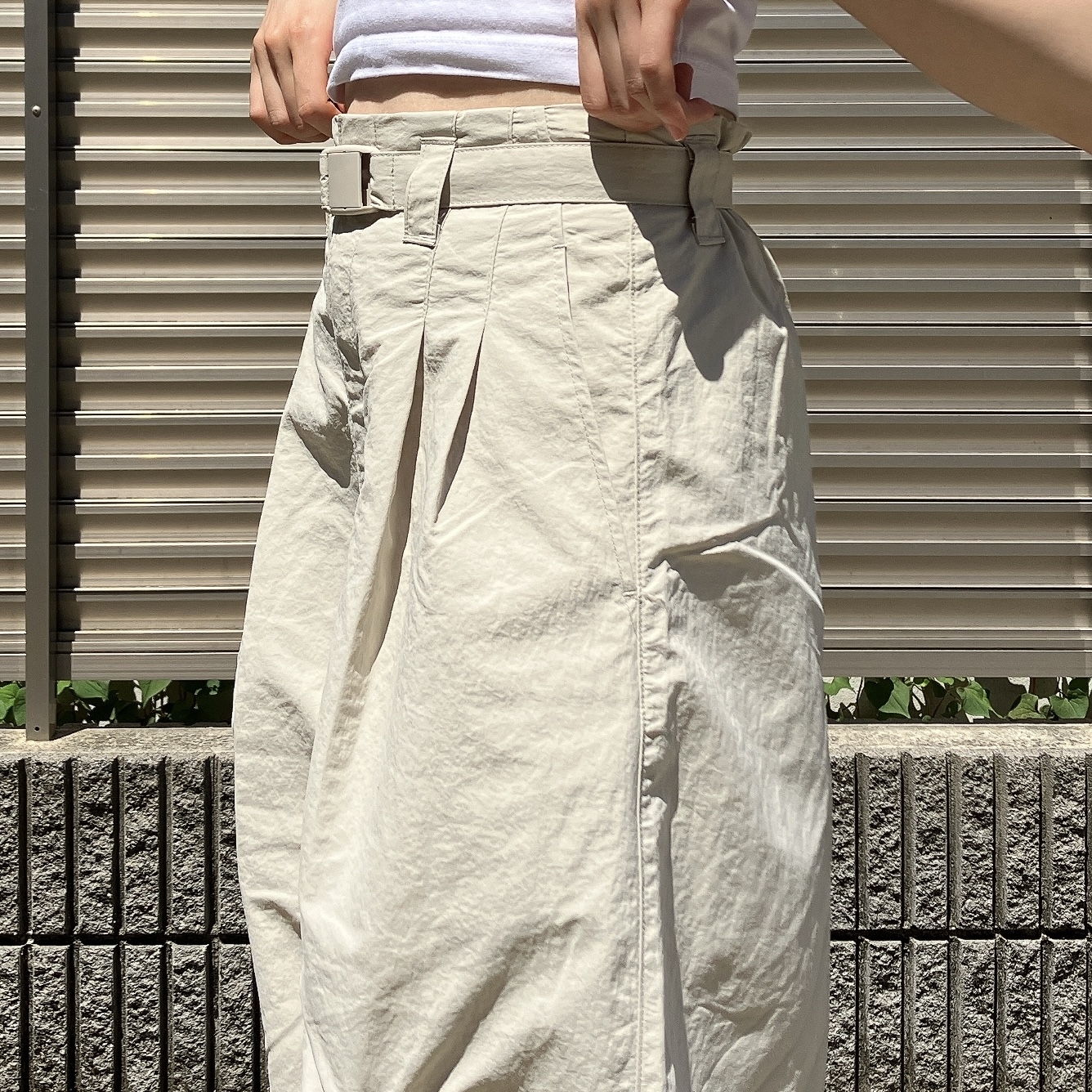 GU（ジーユー）のおすすめボトムス「テックタックコクーンパンツ」