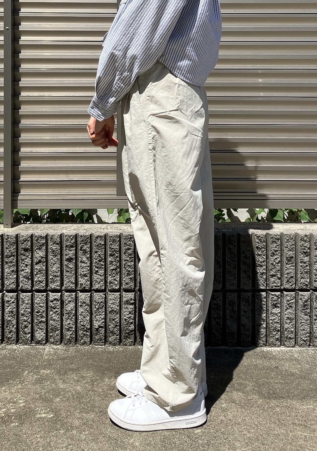 GU（ジーユー）のおすすめボトムス「テックタックコクーンパンツ」