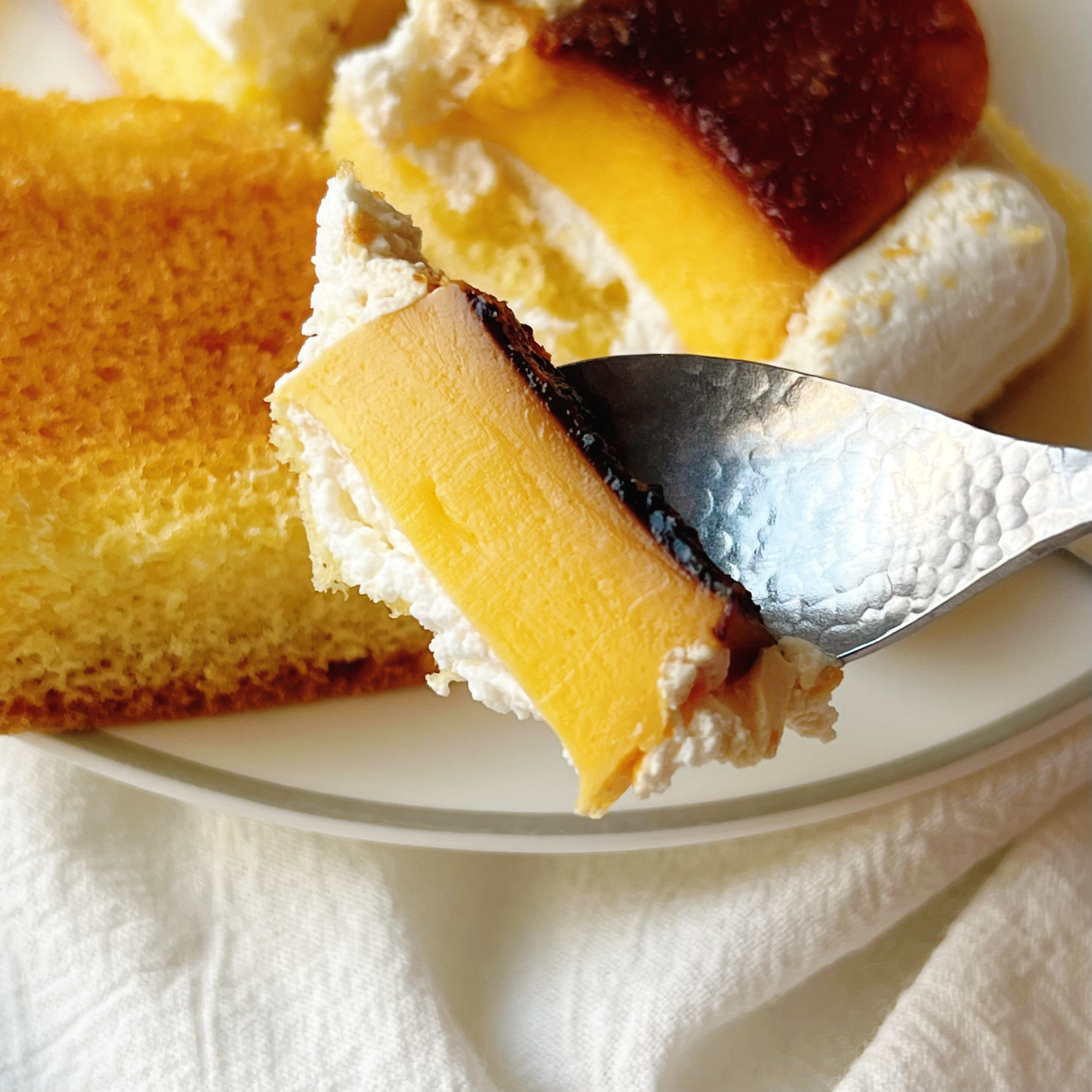 FamilyMart（ファミリーマート）のおすすめスイーツ「プリンサンド」