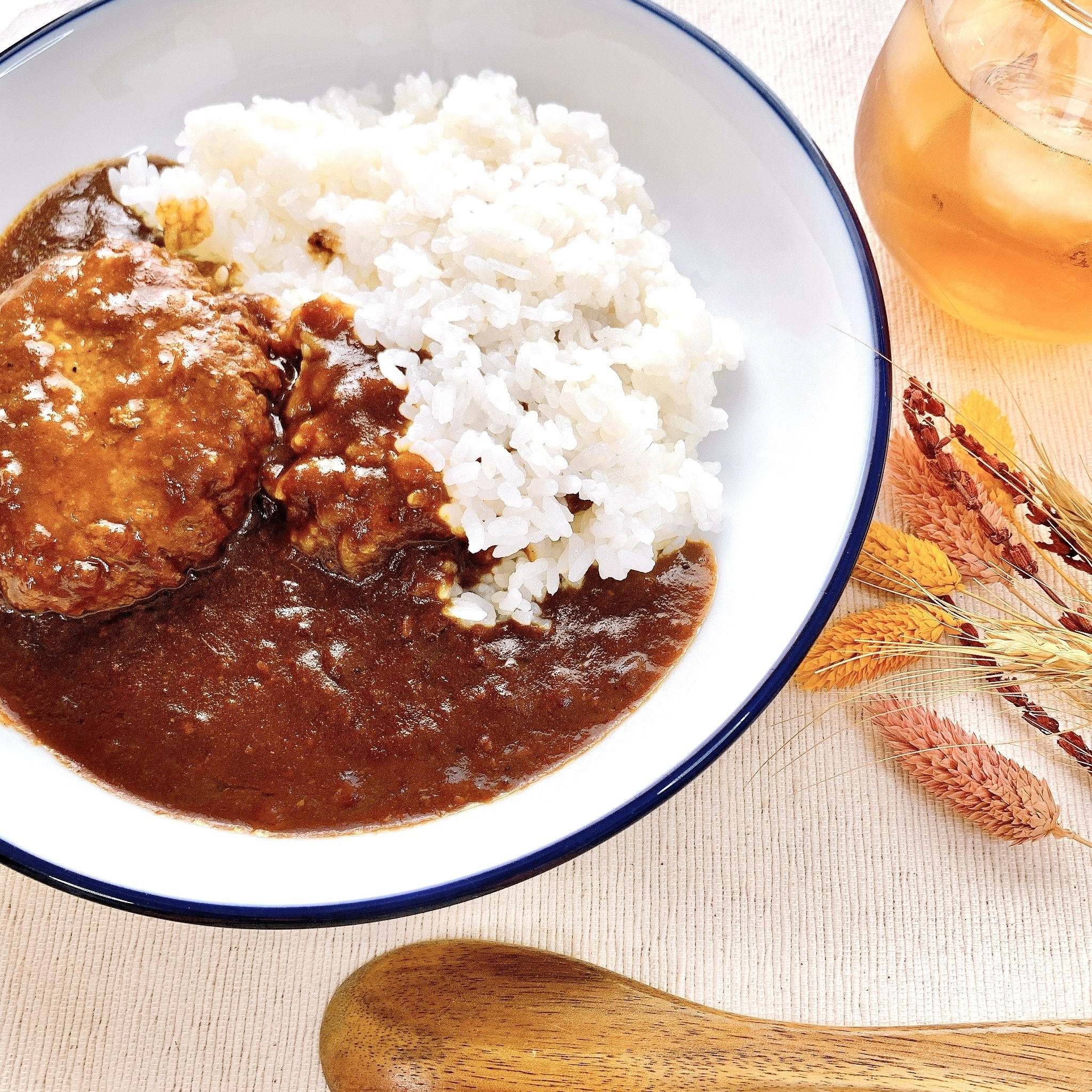 無印良品のおすすめ食品「素材を生かした ハンバーグのデミグラスソースカレー」