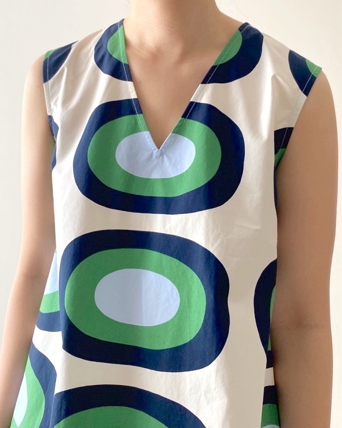 ユニクロのオススメファッション「Vネックフレアワンピース（ノースリーブ）」