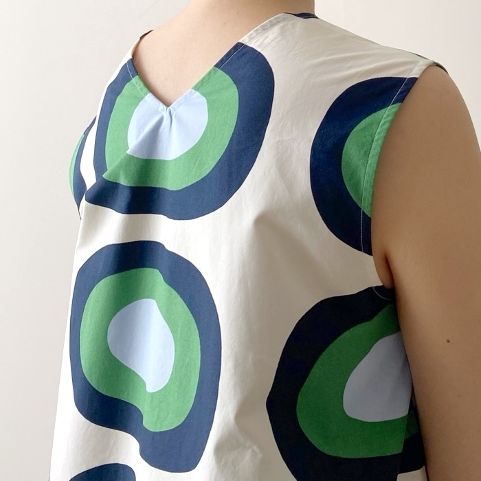 ユニクロのオススメファッション「Vネックフレアワンピース（ノースリーブ）」