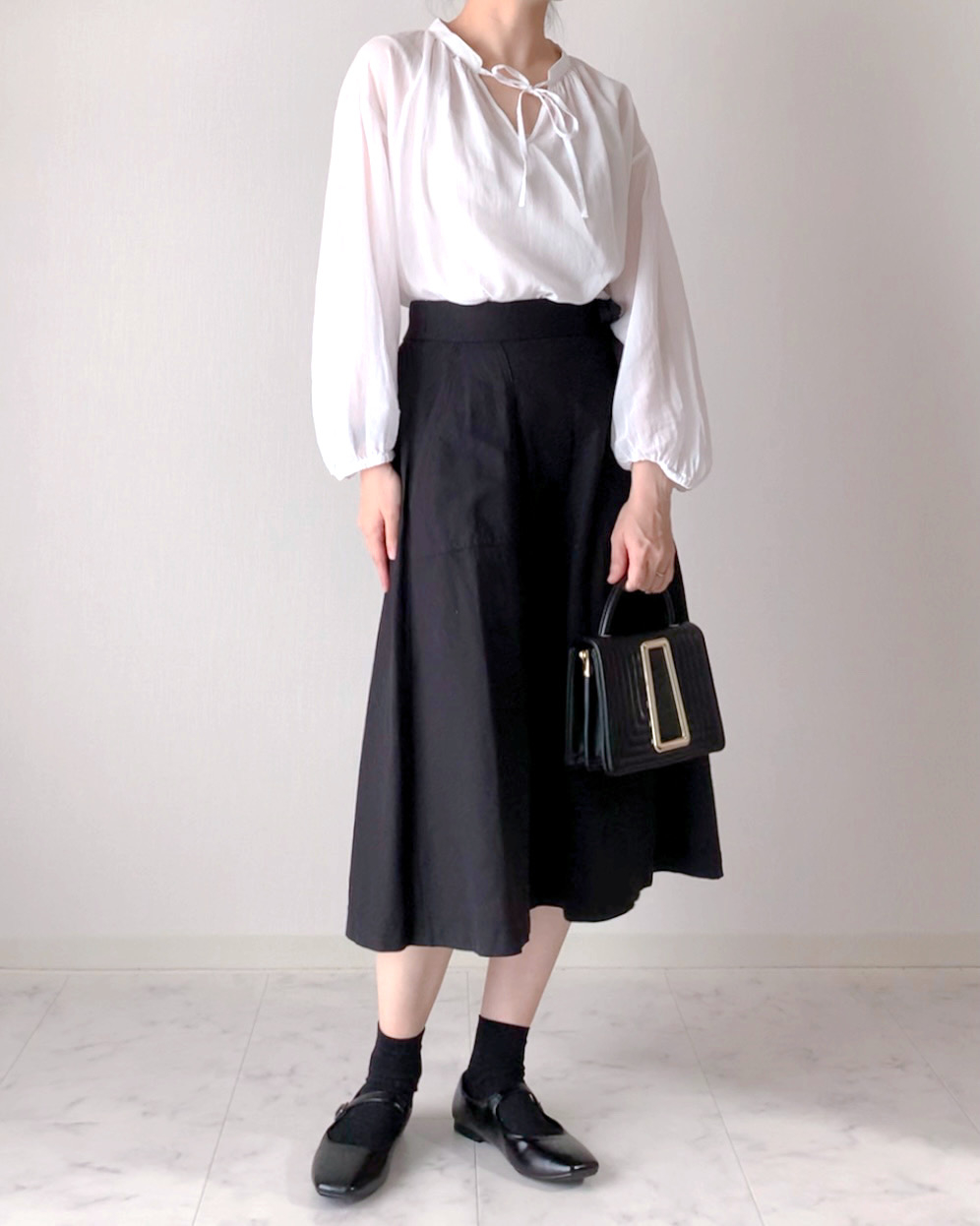 UNIQLO（ユニクロ）のおすすめファッションアイテム「コットンシアーボリュームブラウス（長袖）」のコーディネート