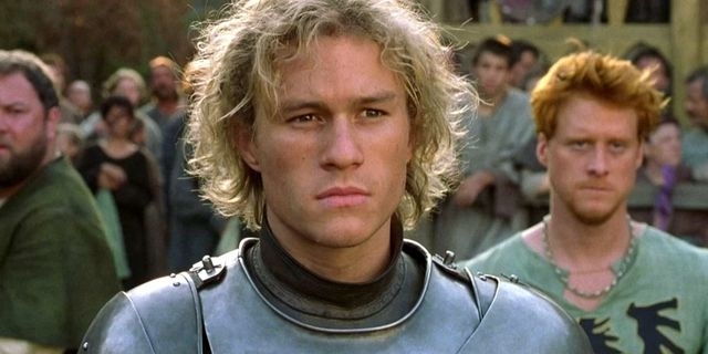 Heath Ledger as William Thatcher in "A Knight's Tale," wearing armor, with extras in the background