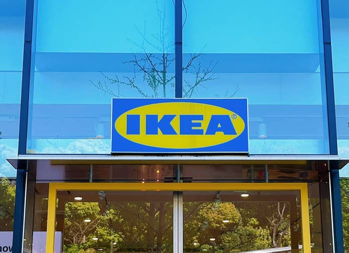 IKEAの店舗入り口