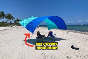 reviewer under a blue beach canopy with text "easy-peasy installation"