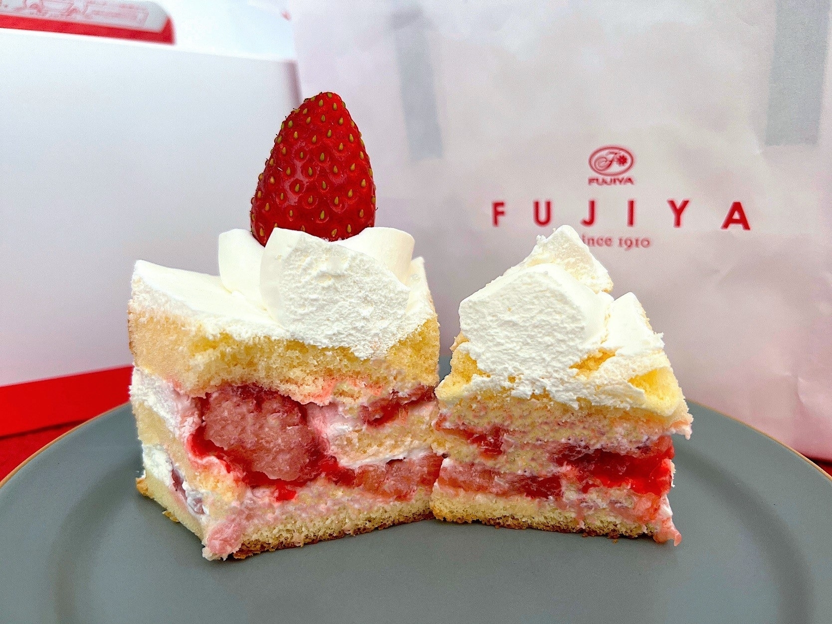 不二家のおすすめケーキ「プレミアムショートケーキ(国産苺)」