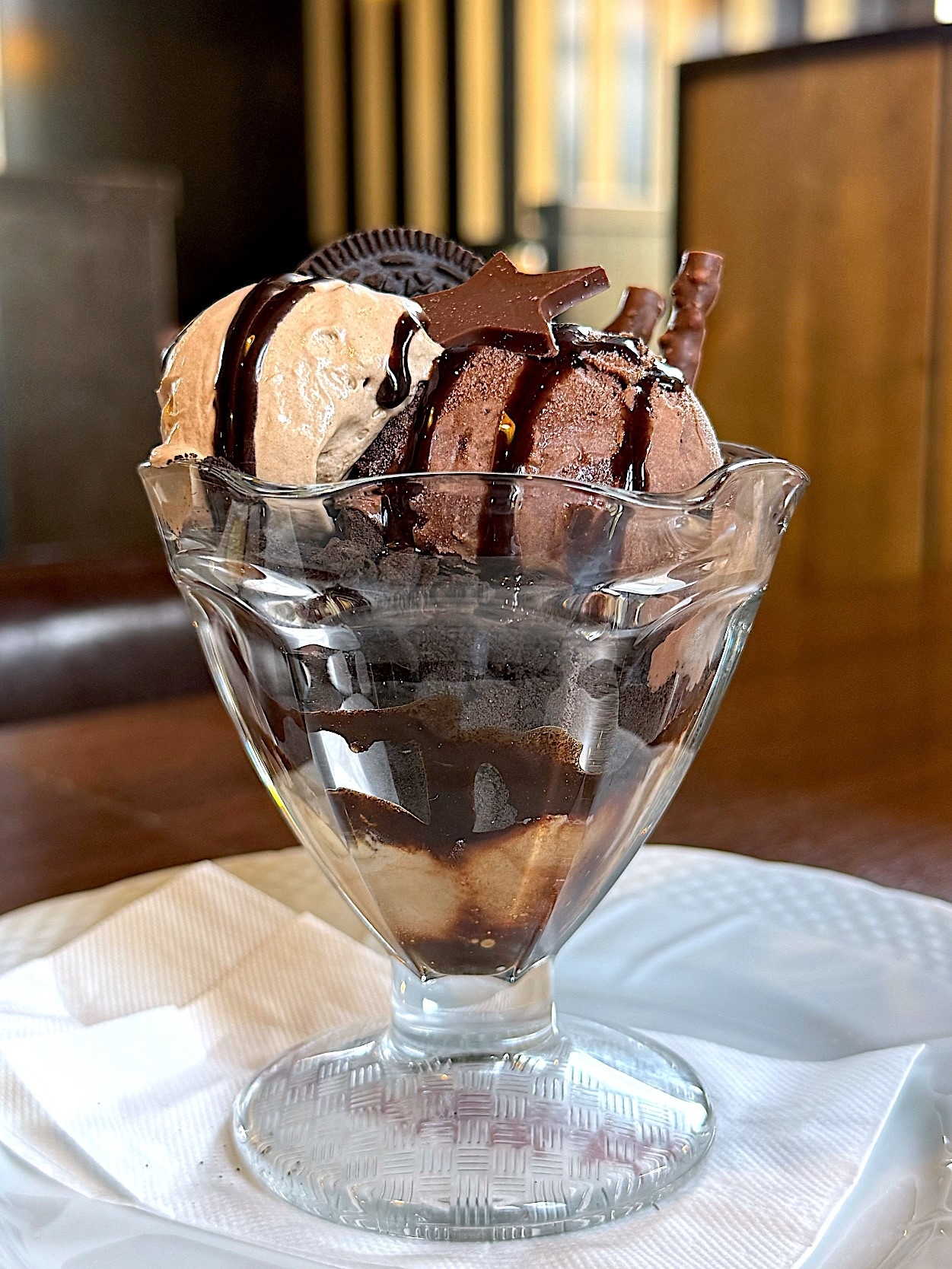 星乃珈琲店のおすすめスイーツ「チョコレートパフェ」