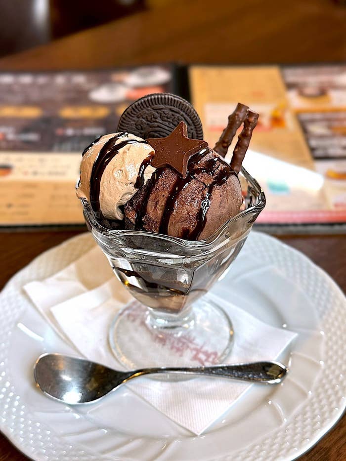 星乃珈琲店のおすすめスイーツ「チョコレートパフェ」