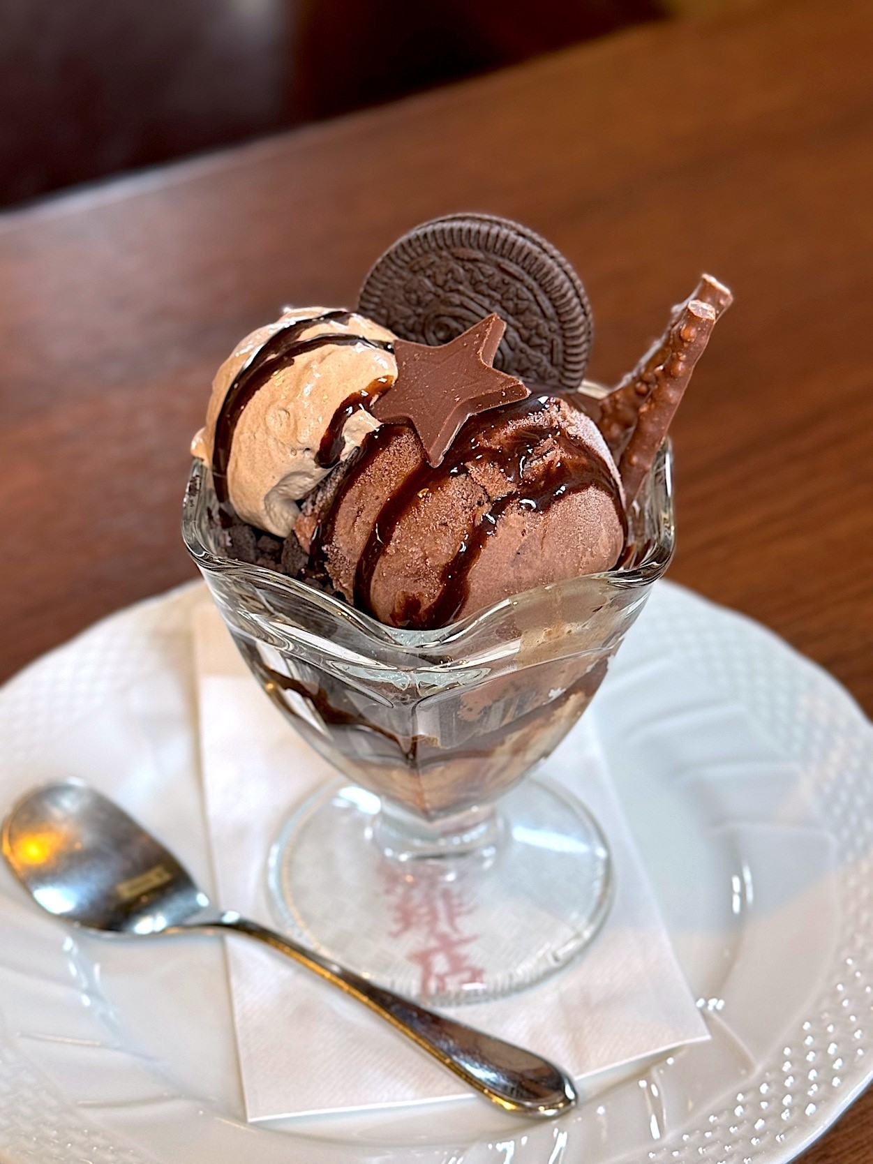 星乃珈琲店のおすすめスイーツ「チョコレートパフェ」
