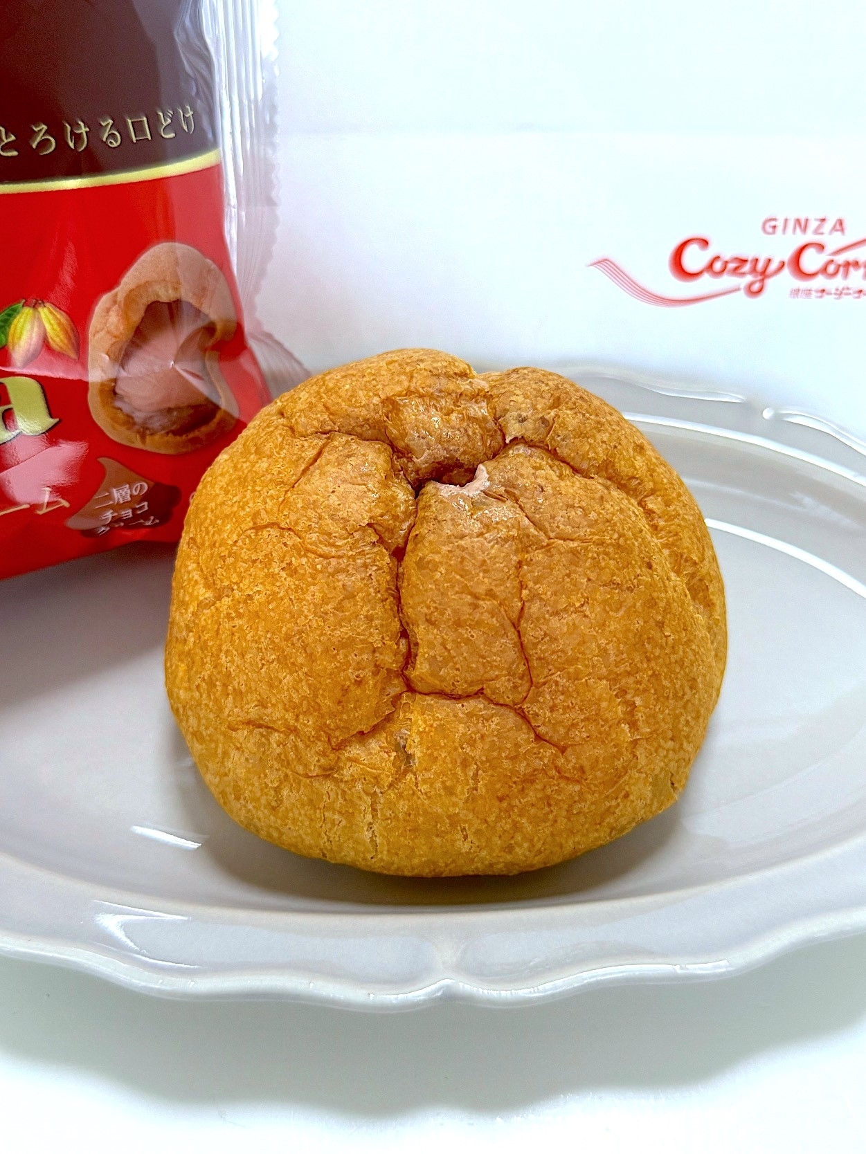 コージーコーナーのおすすめスイーツ「ジャンボシュークリーム（ガーナ）」