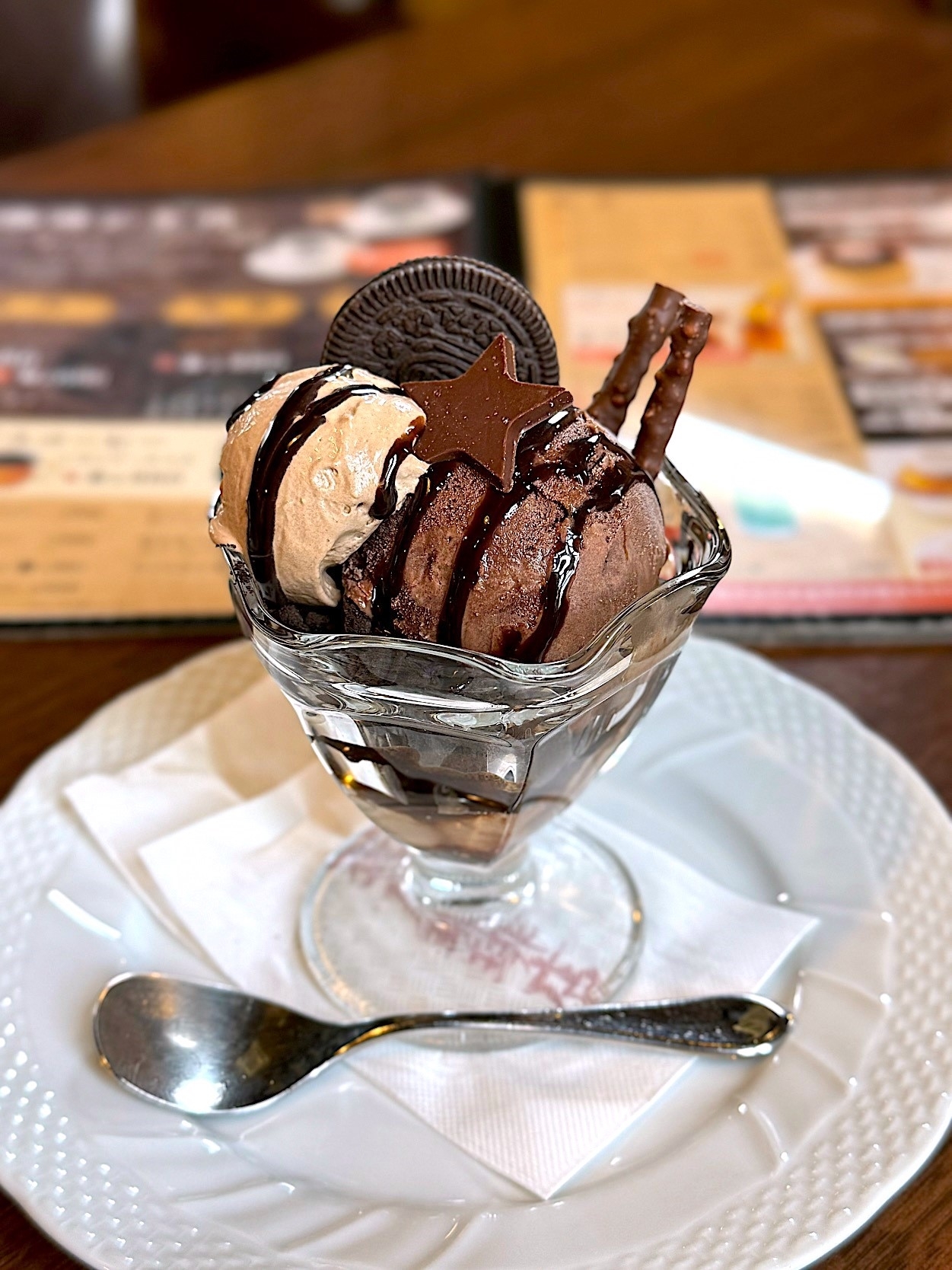 星乃珈琲店のおすすめスイーツ「チョコレートパフェ」