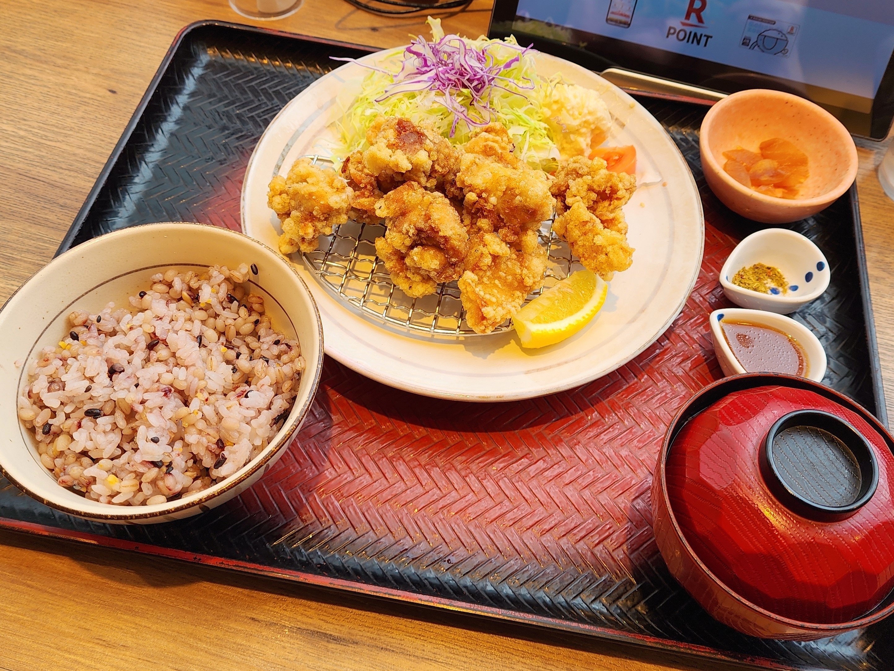 大戸屋の「香味唐揚げ定食」