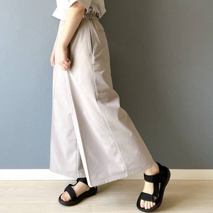 無印良品のオススメのパンツ「婦人 風を通すストレッチサッカークロップドパンツ」