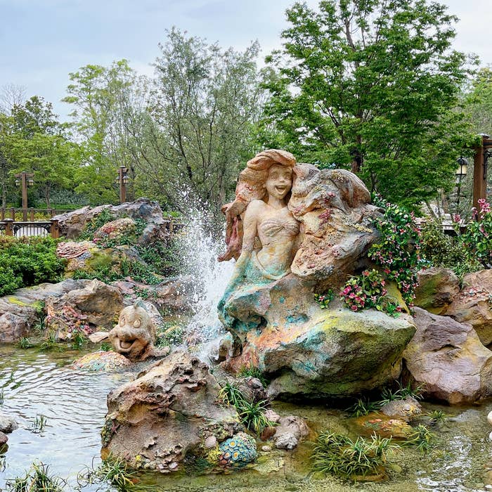 ディズニーシーのラプンツェルの森にあるアトラクション「ラプンツェルのランタンフェスティバル」