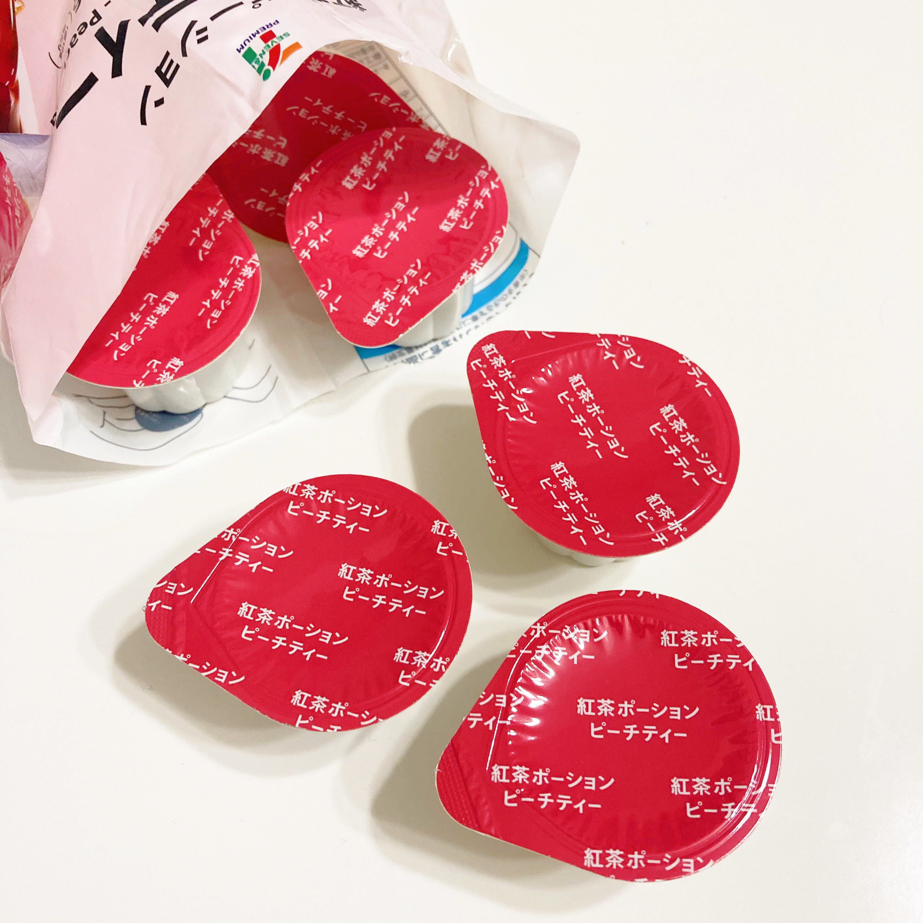 セブン-イレブンのおすすめドリンク「紅茶ポーションピーチティー 7個入」