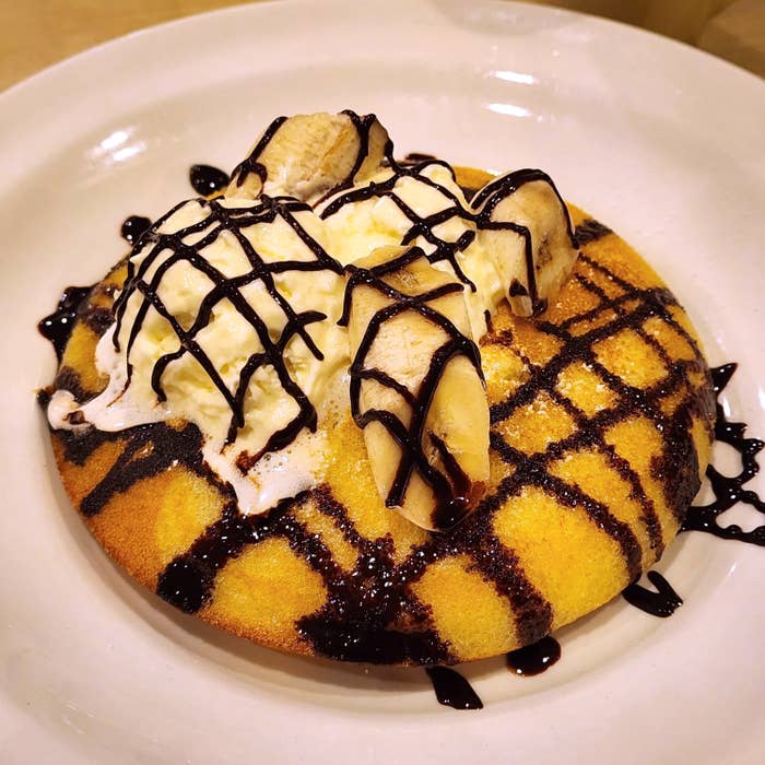 ガストのおすすめスイーツ「チョコバナナとマスカルポーネのパンケーキ」