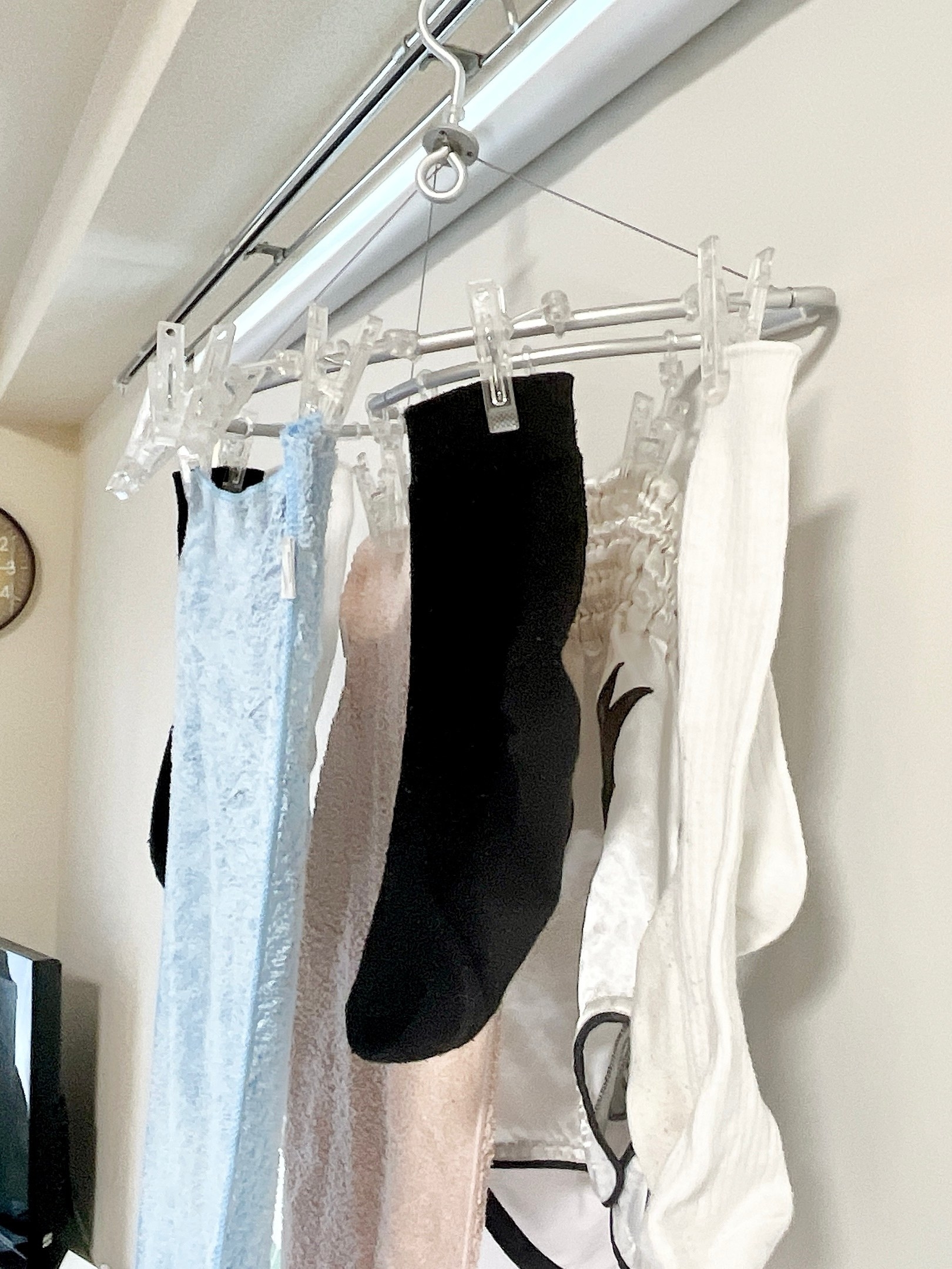 無印良品のおすすめの便利グッズ「アルミ壁面用ハンガー」