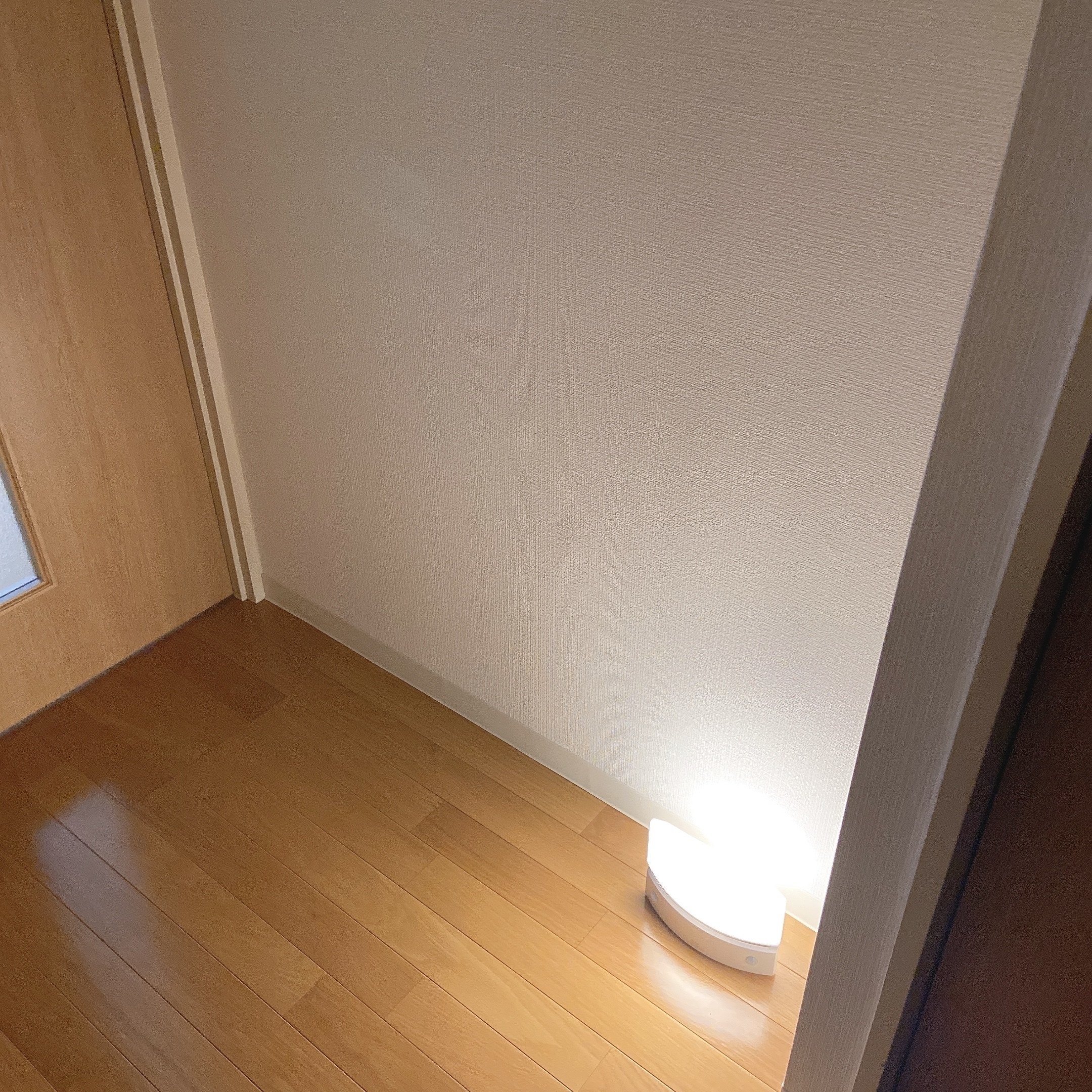 ニトリのオススメグッズ「明暗人感付センサーライト もてなしのあかり」