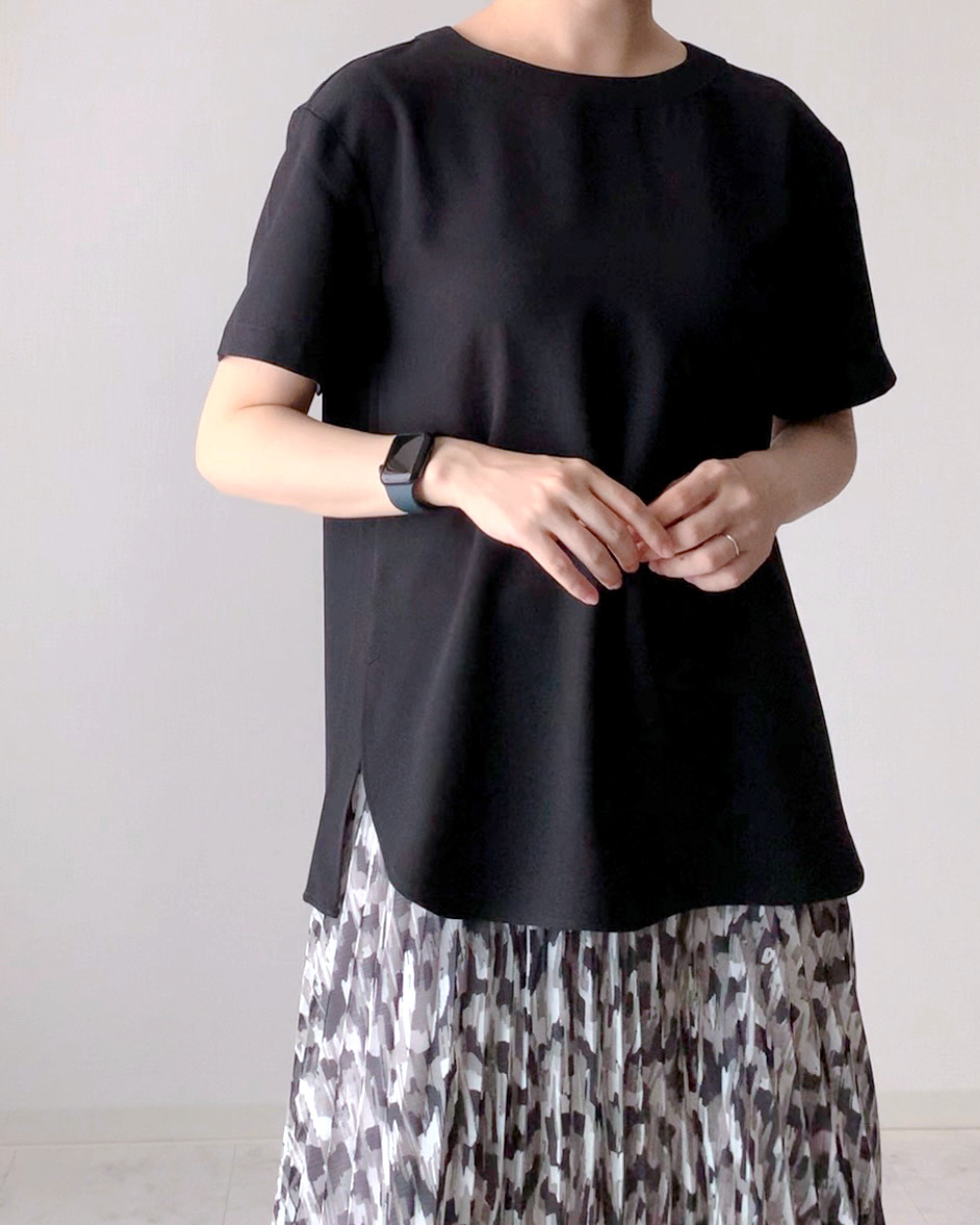 GU(ジーユー)のおすすめファッション「バックジップTブラウス(半袖)Z(セットアップ可能)」