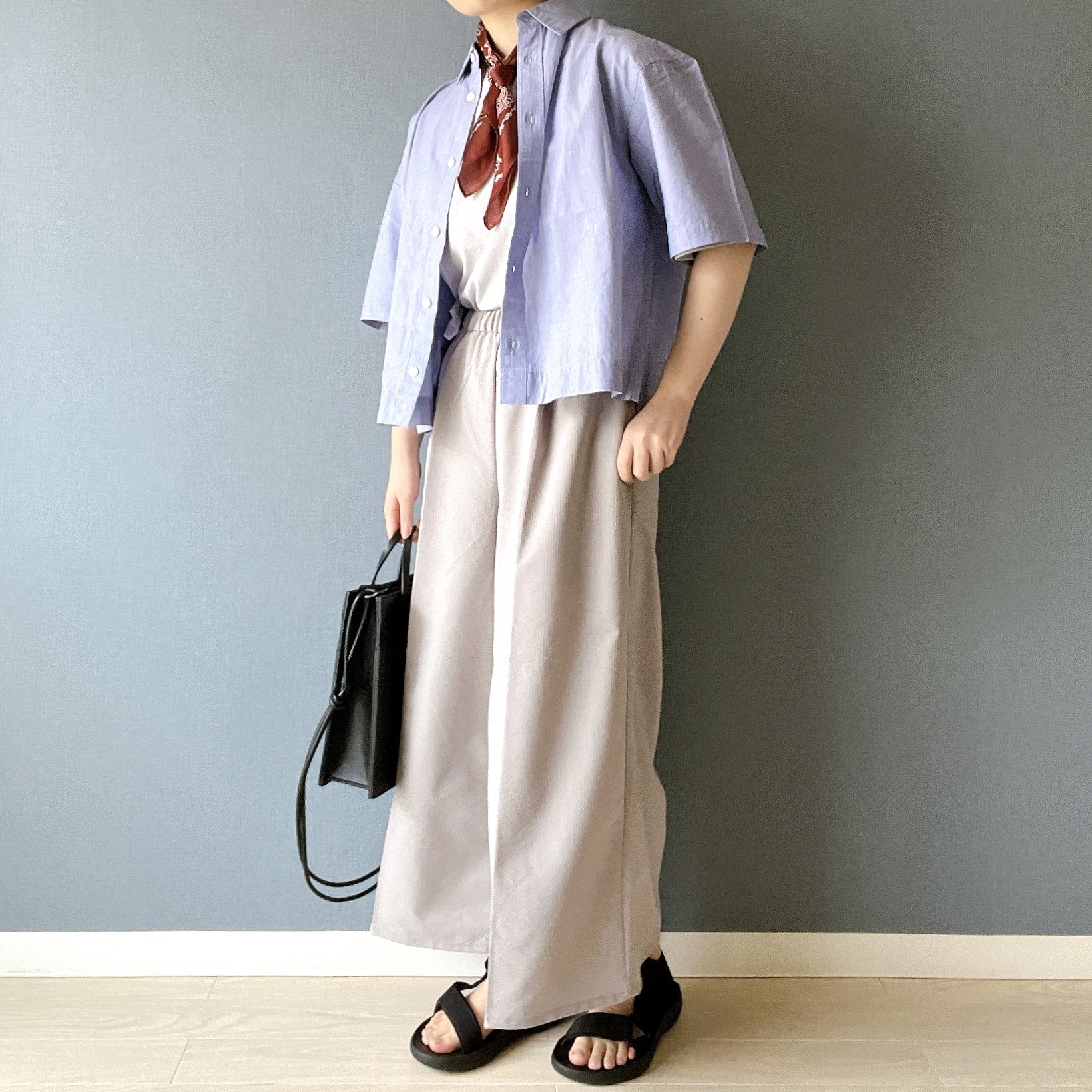 無印良品のオススメのパンツ「婦人 風を通すストレッチサッカークロップドパンツ」のコーディネート