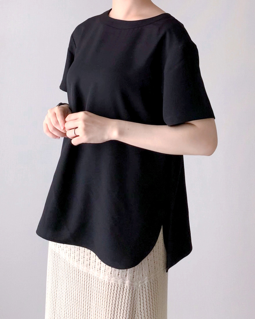 GU(ジーユー)のおすすめファッション「バックジップTブラウス(半袖)Z(セットアップ可能)」