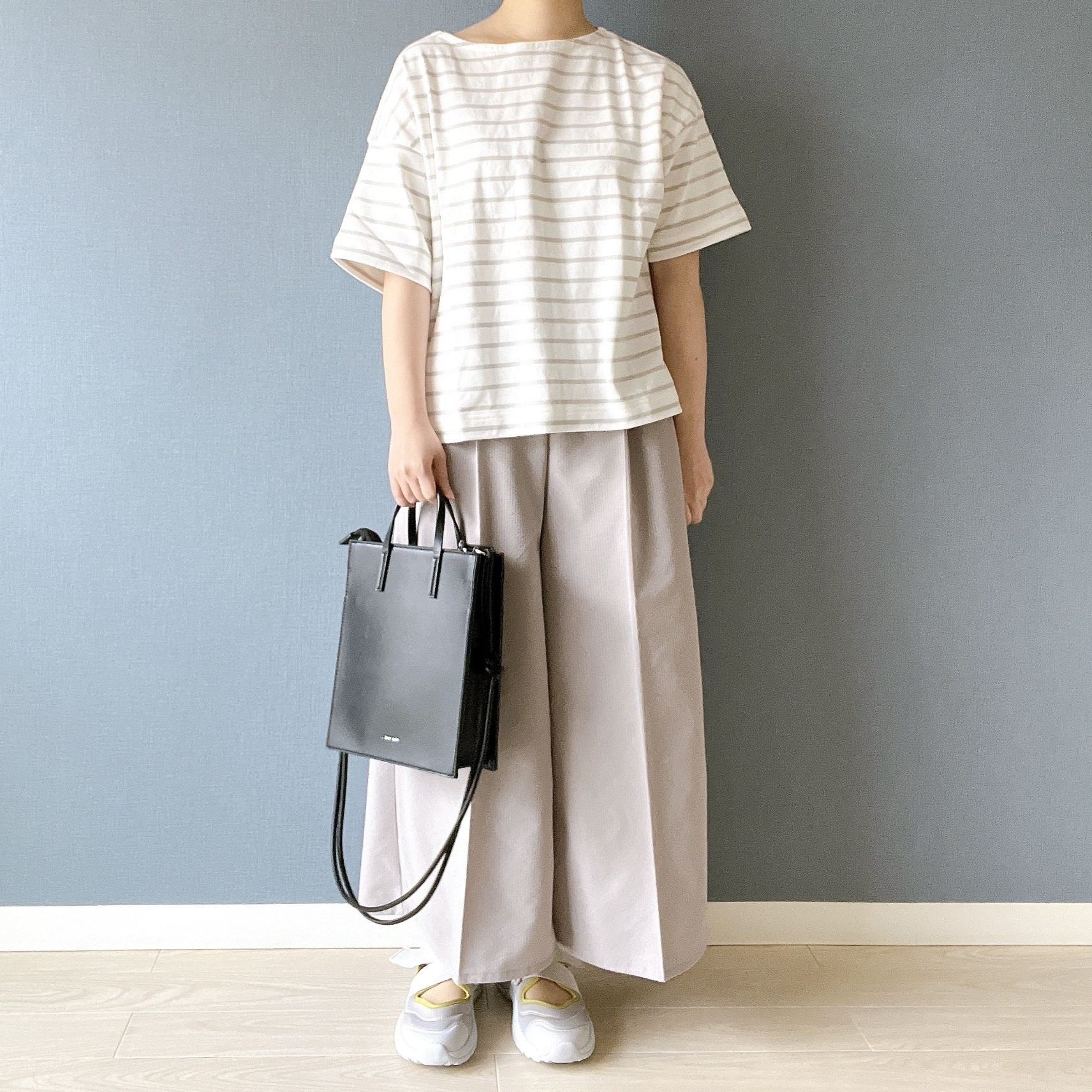 無印良品のオススメのパンツ「婦人 風を通すストレッチサッカークロップドパンツ」のコーディネート