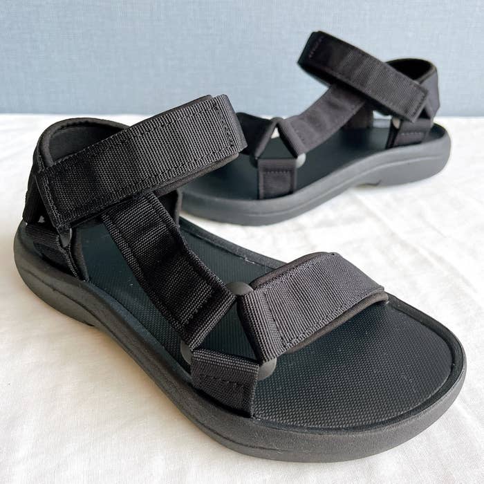 無印良品のオススメのサンダル「テープベルトサンダル」