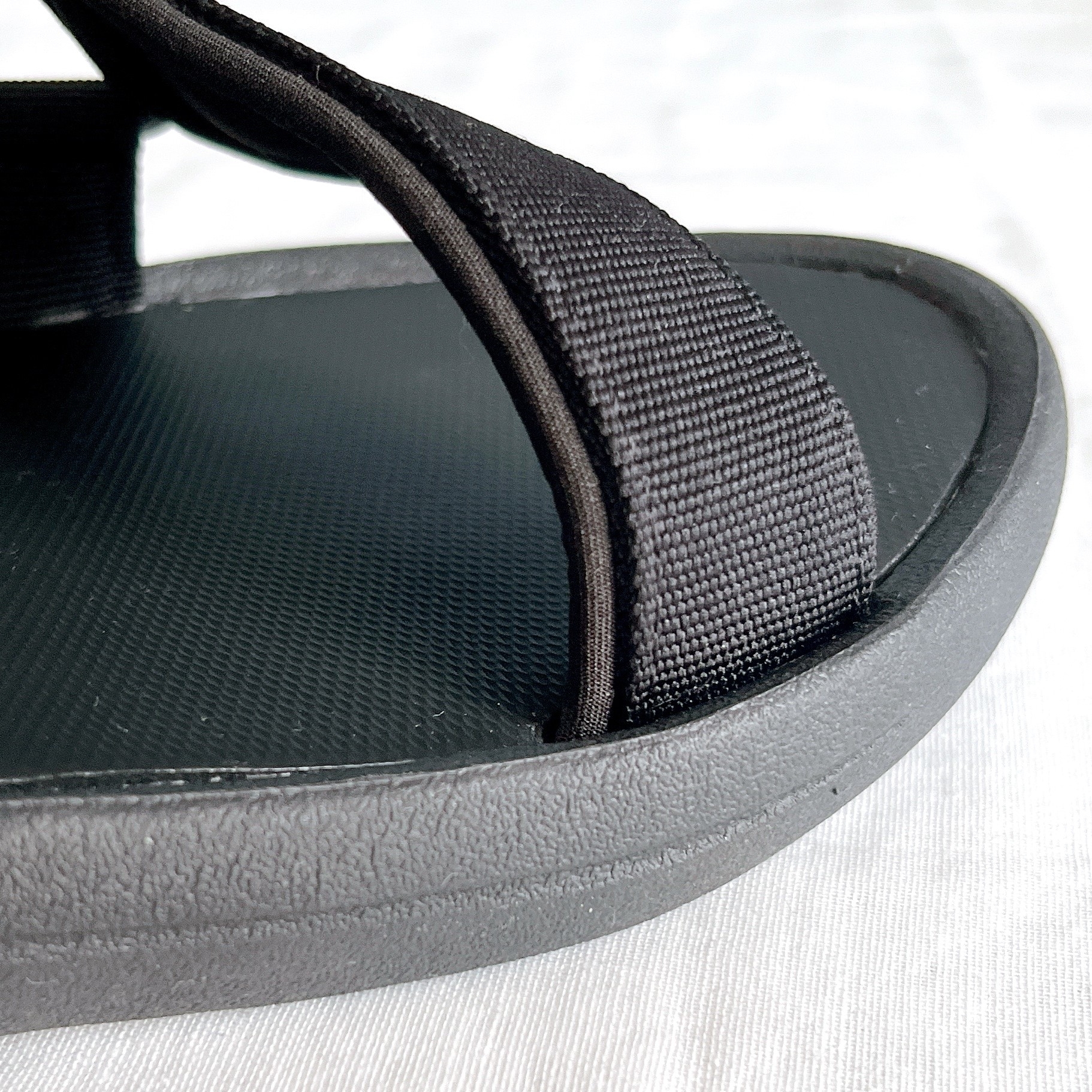 無印良品のオススメのサンダル「テープベルトサンダル」