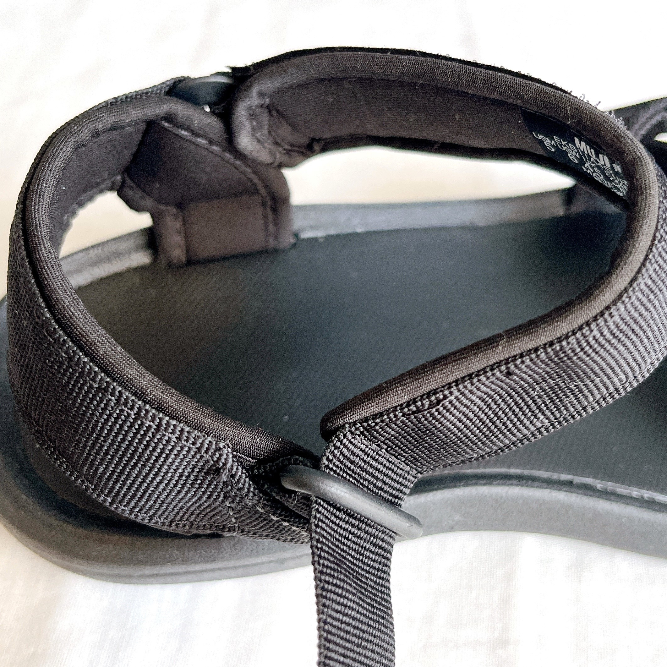 無印良品のオススメのサンダル「テープベルトサンダル」