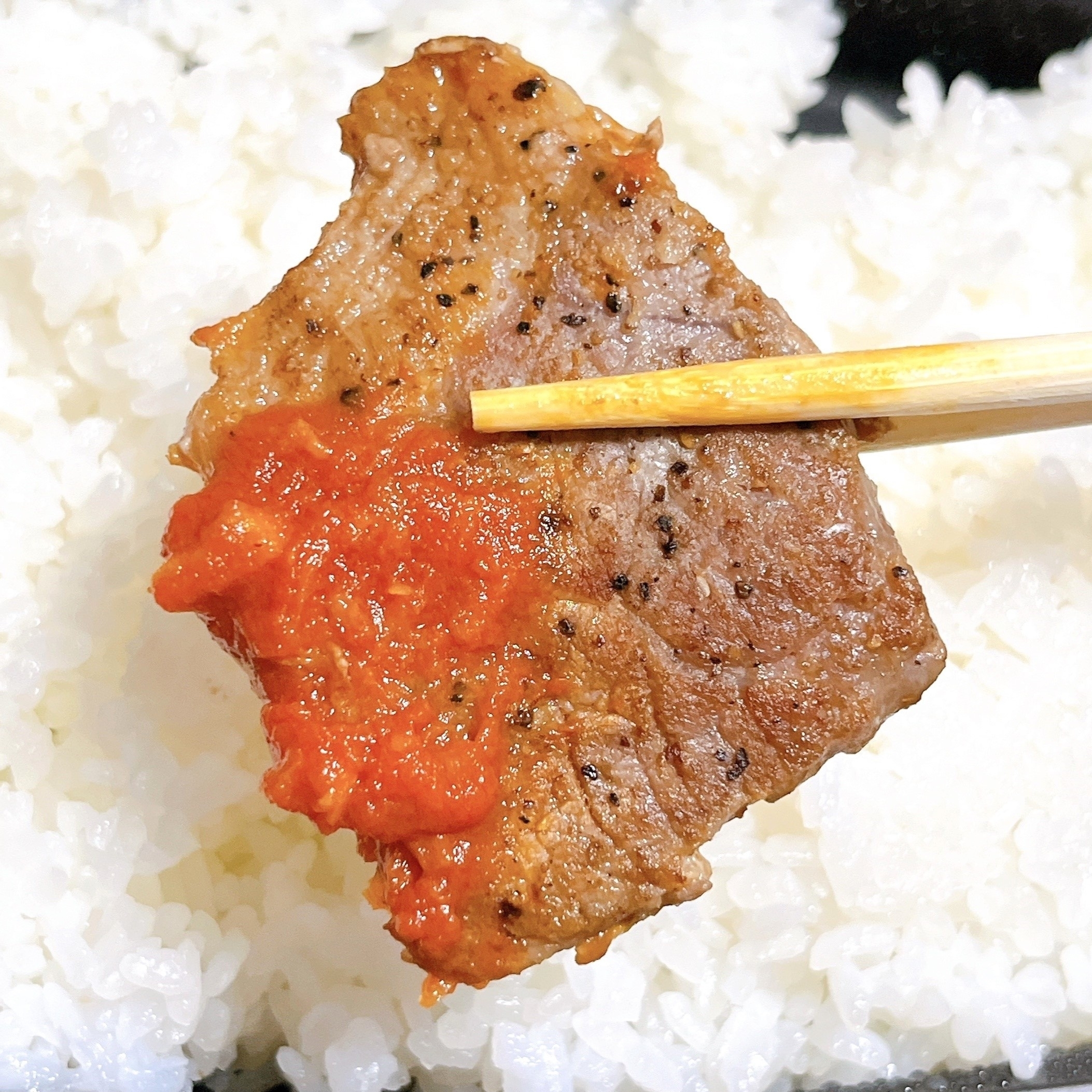 ガストのおすすめのお弁当「カットステーキ肉盛りプレート弁当」