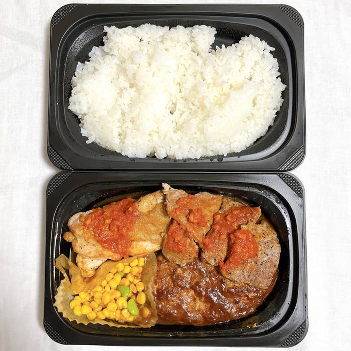 ガストのおすすめのお弁当「カットステーキ肉盛りプレート弁当」