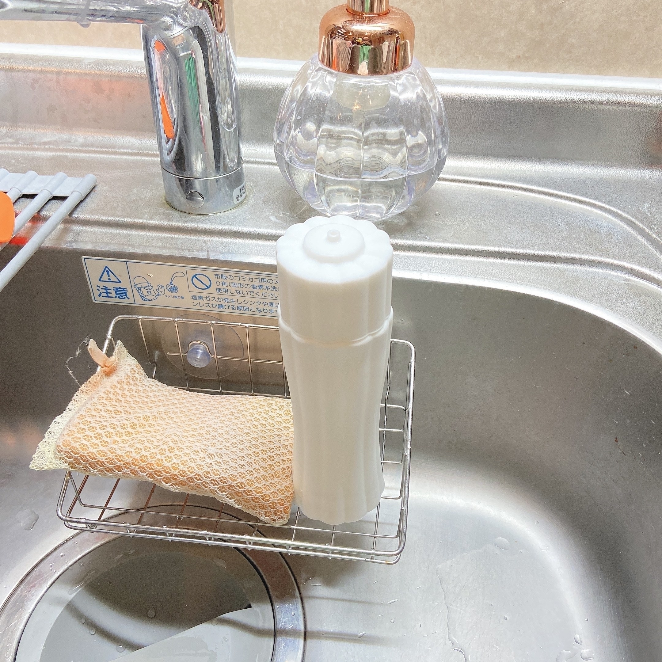 Francfranc(フランフラン)のキッチングッズ「ジニー キッチンディスペンサー シリコーン ホワイト」