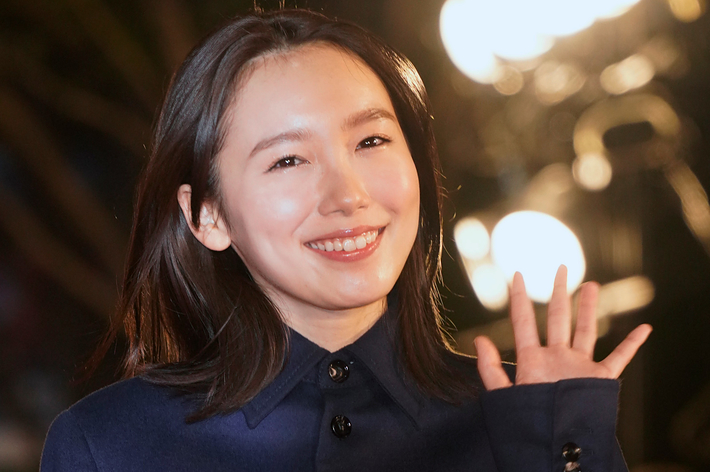 飯豊まりえさん(2022年10月撮影、時事通信)