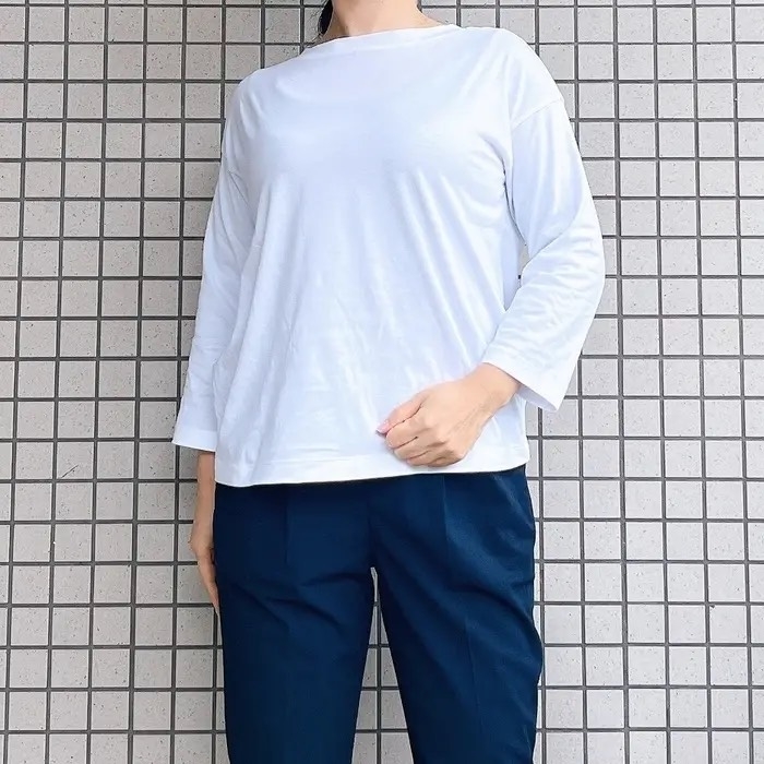 無印良品のおすすめファッションアイテム「天竺編みボートネック七分袖Tシャツ」