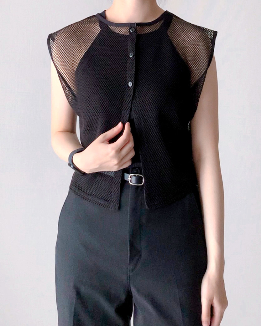 GU(ジーユー)のおすすめファッションアイテム「メッシュT(ノースリーブ)」