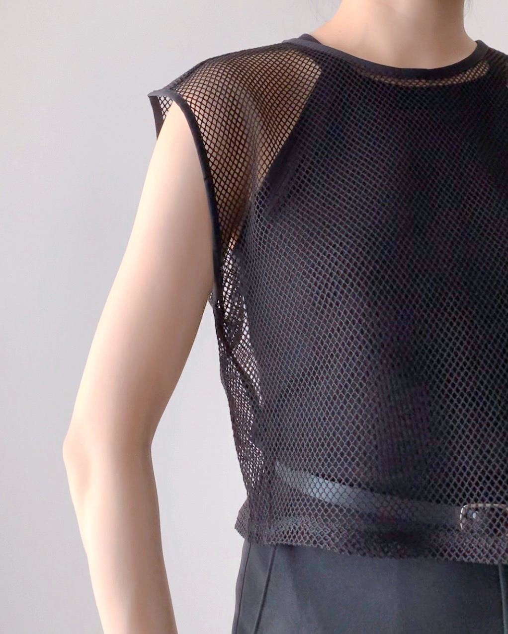 GU（ジーユー）のおすすめファッションアイテム「メッシュT（ノースリーブ）」