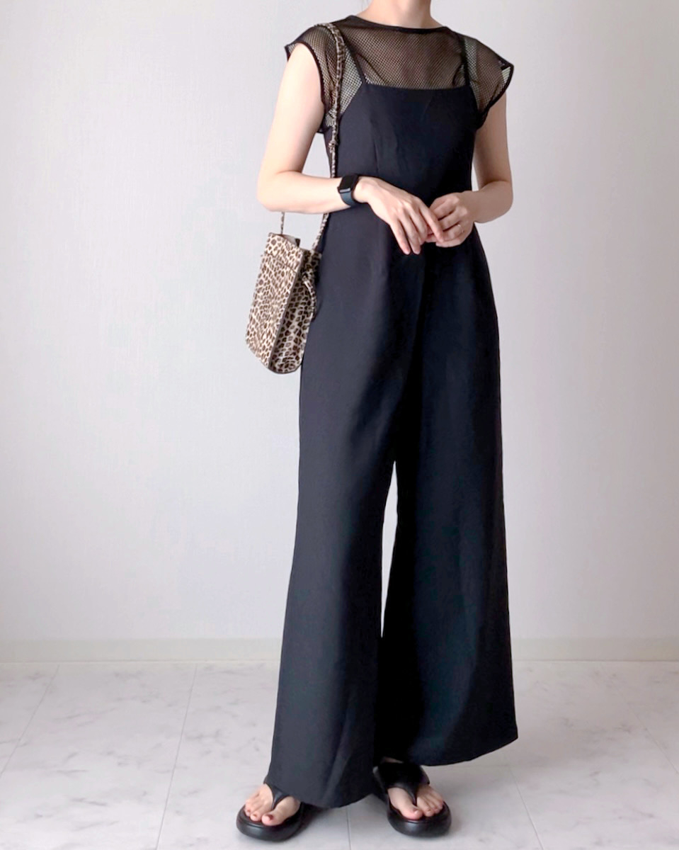 GU（ジーユー）のおすすめファッションアイテム「メッシュT（ノースリーブ）」のコーディネート