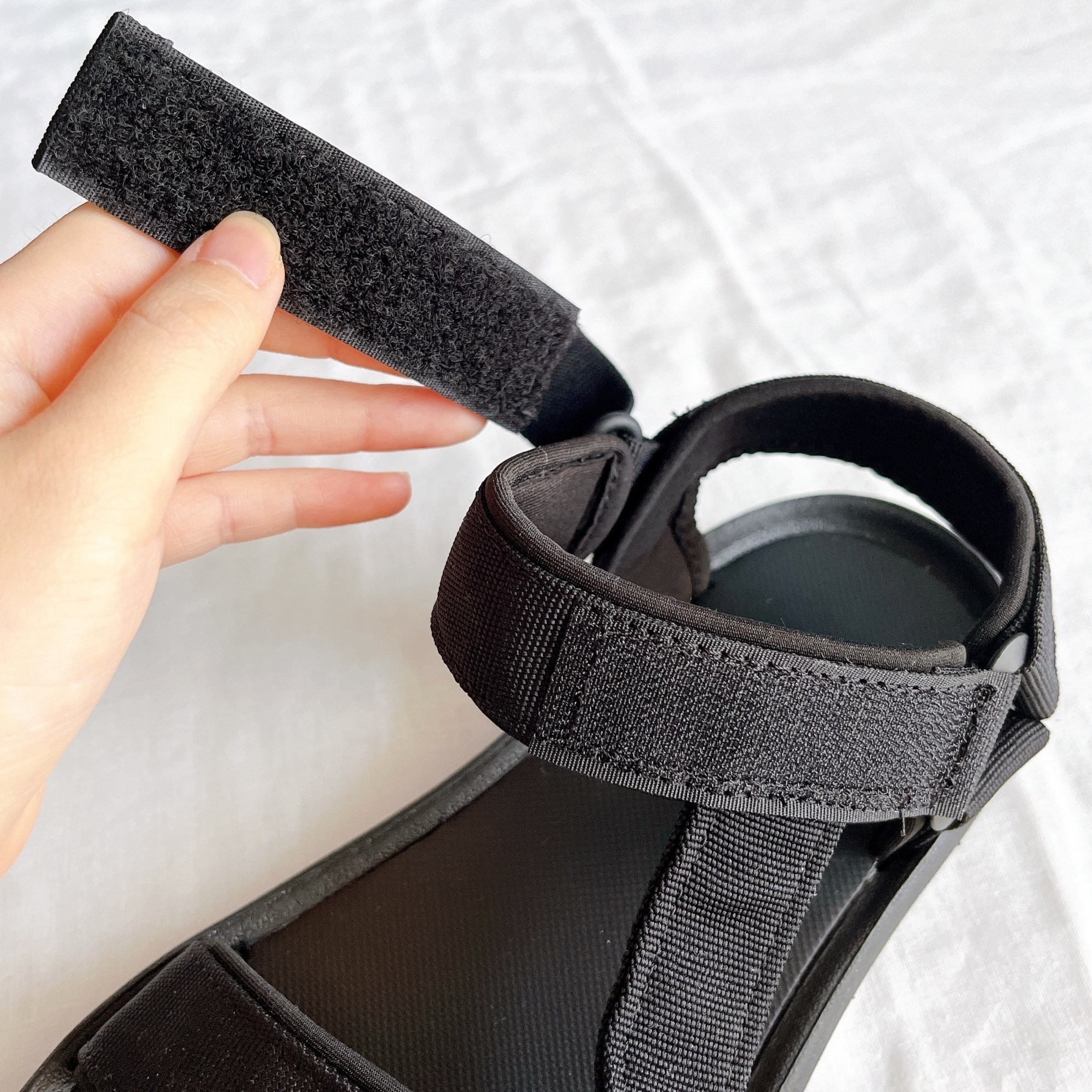 無印良品のオススメのサンダル「テープベルトサンダル」