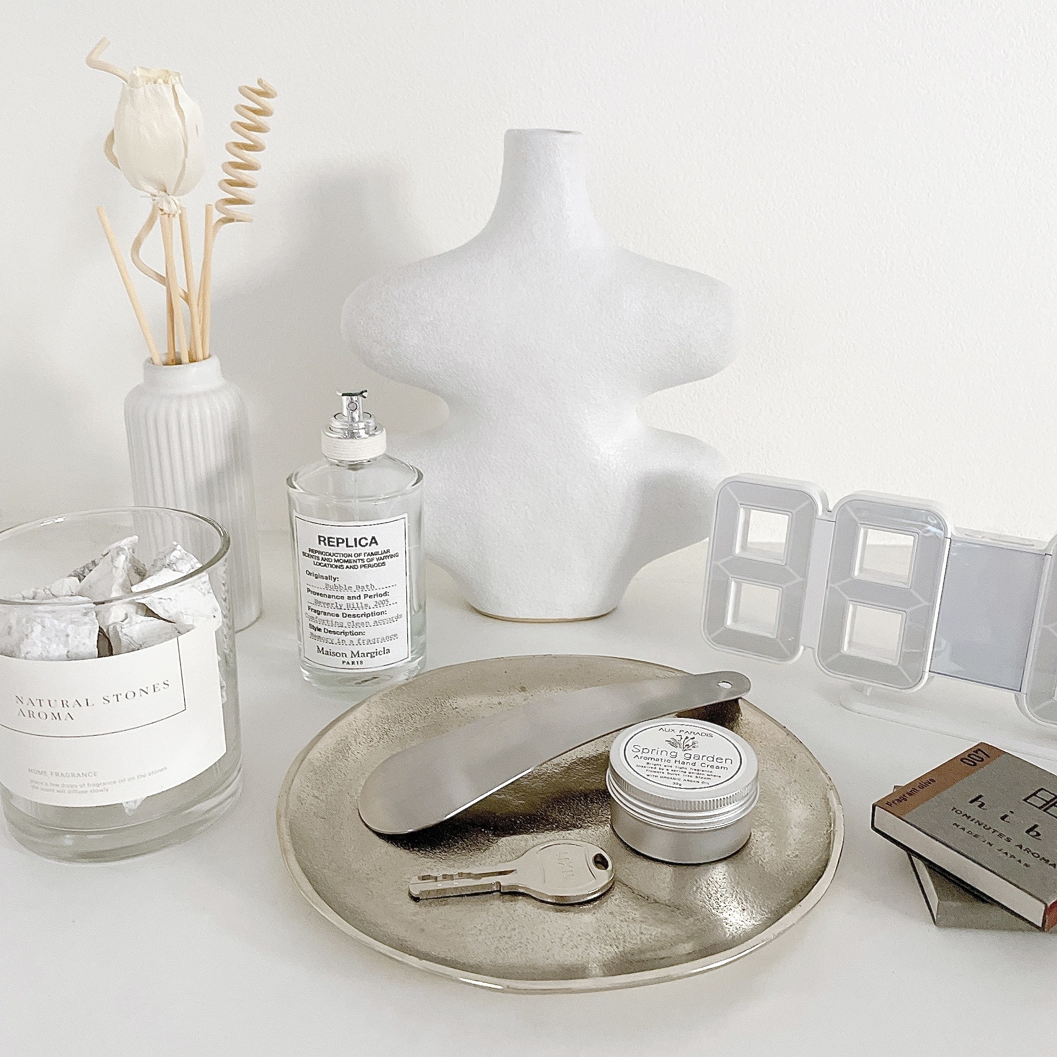 フランフランのオススメグッズ「ストーンウェア フラワーベース ホワイト」