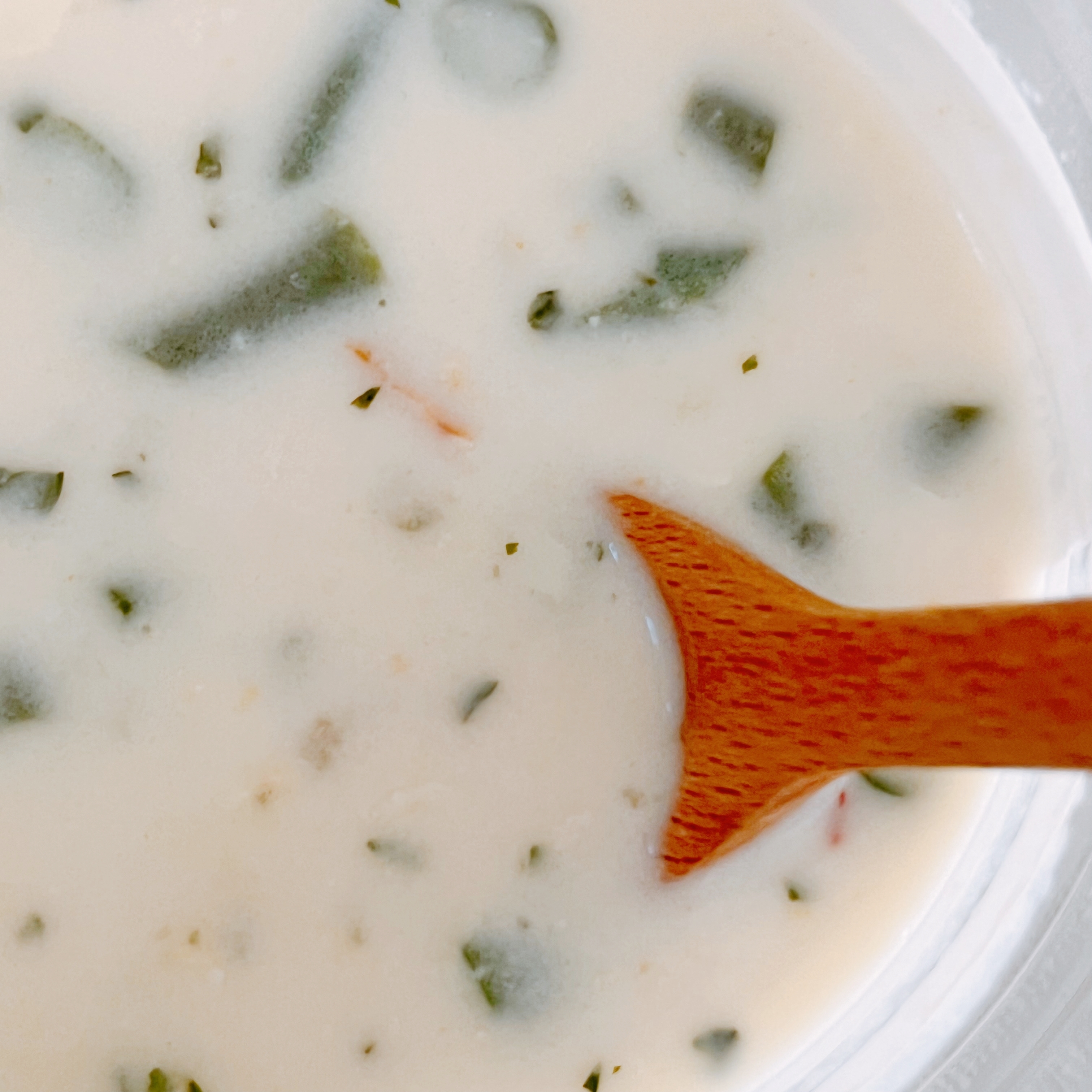 ファミリーマートのオススメフード「冷たいスープ じゃがいもとベーコン」