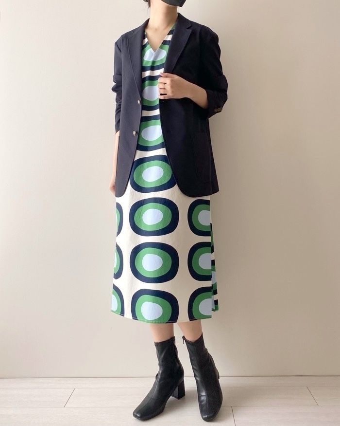 UNIQLO(ユニクロ)のおしゃれワンピース「Vネックフレアワンピース(ノースリーブ)」