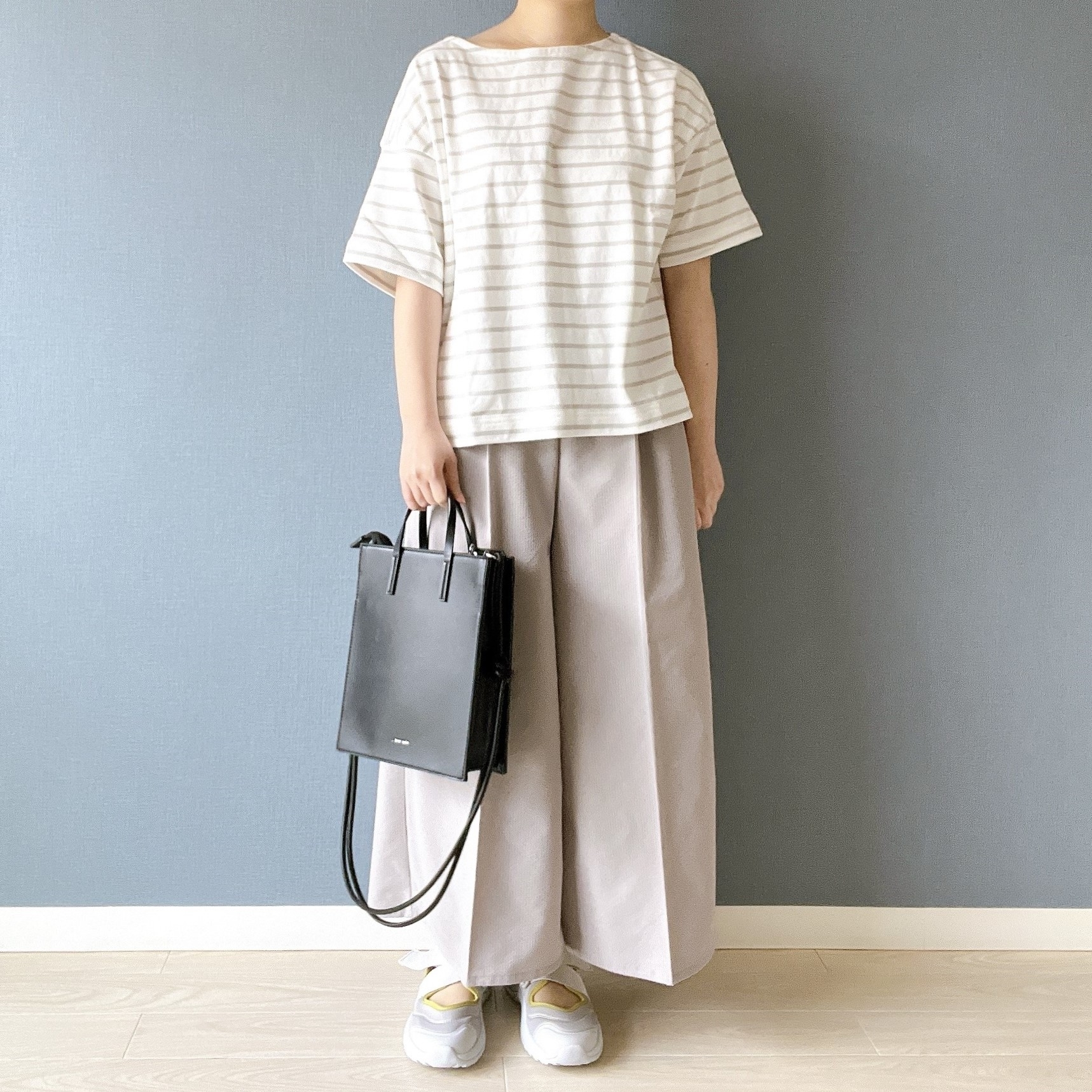 無印良品のオススメのトップス「婦人 ボーダーボートネック半袖Tシャツ」のコーディネート